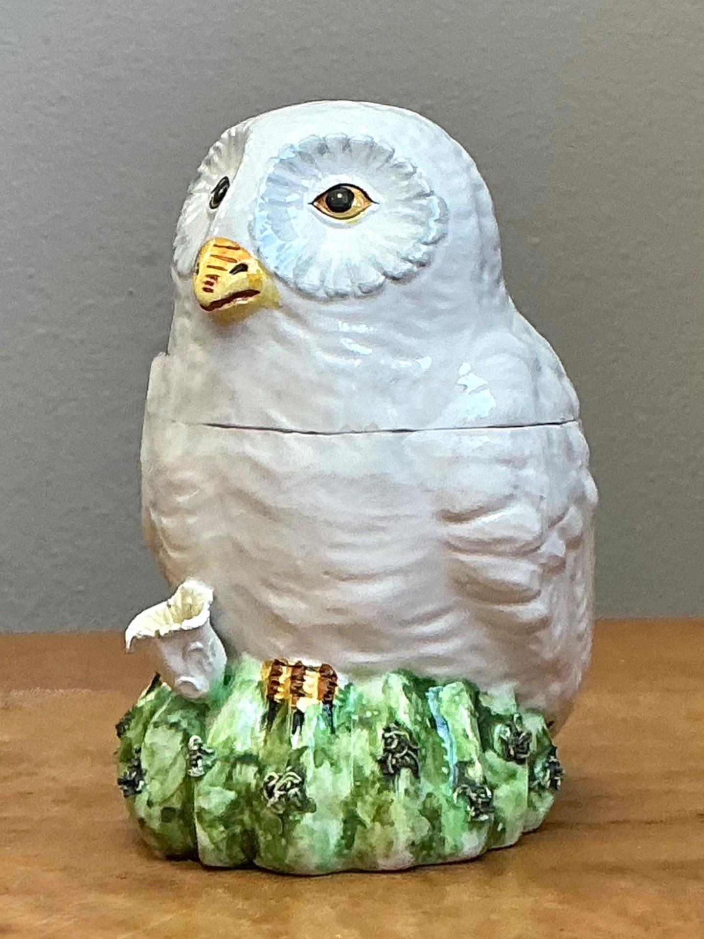 Vintage Italian Owl Ceramic Lidded Trinket Box - Detail view