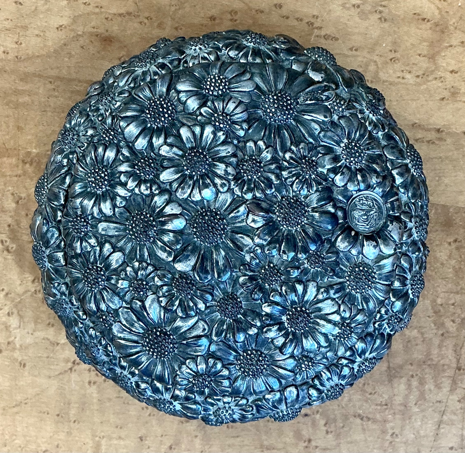 Vintage Floral Metal Trinket Box - Detail view