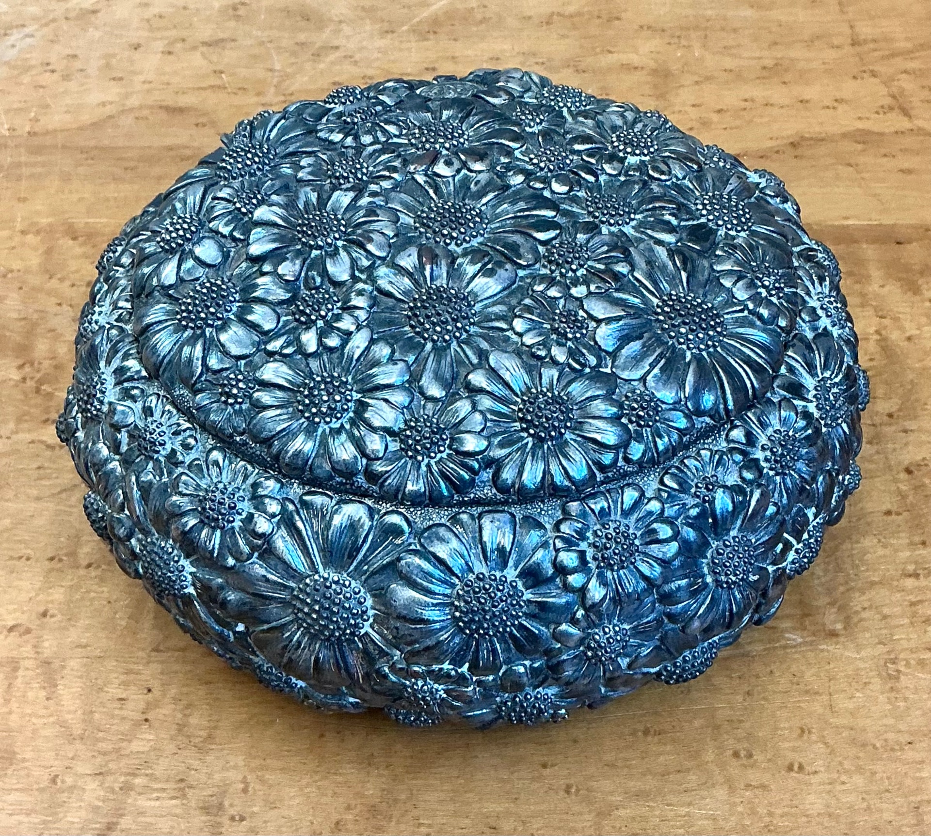Vintage Floral Metal Trinket Box - Back view