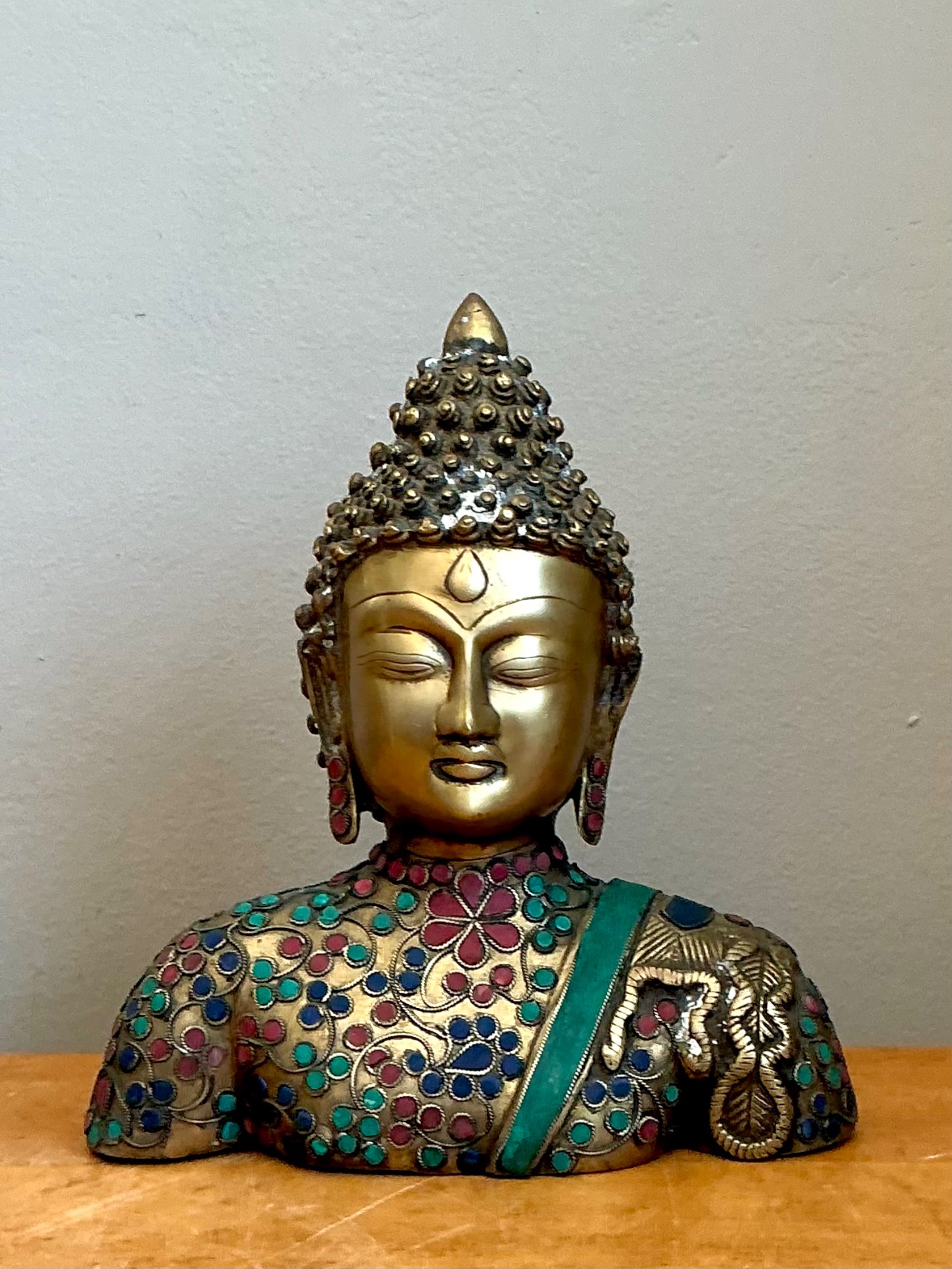 Vintage Stone Inlay Buddah - Detail view
