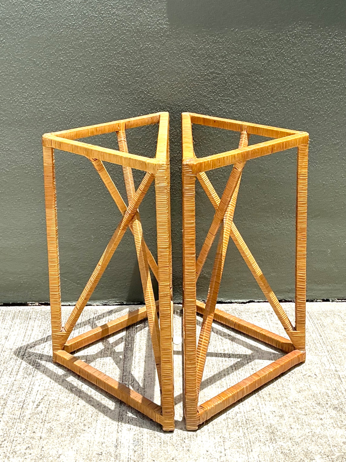 Vintage Wrapped Rattan Dining Table Pedestal - Detail view