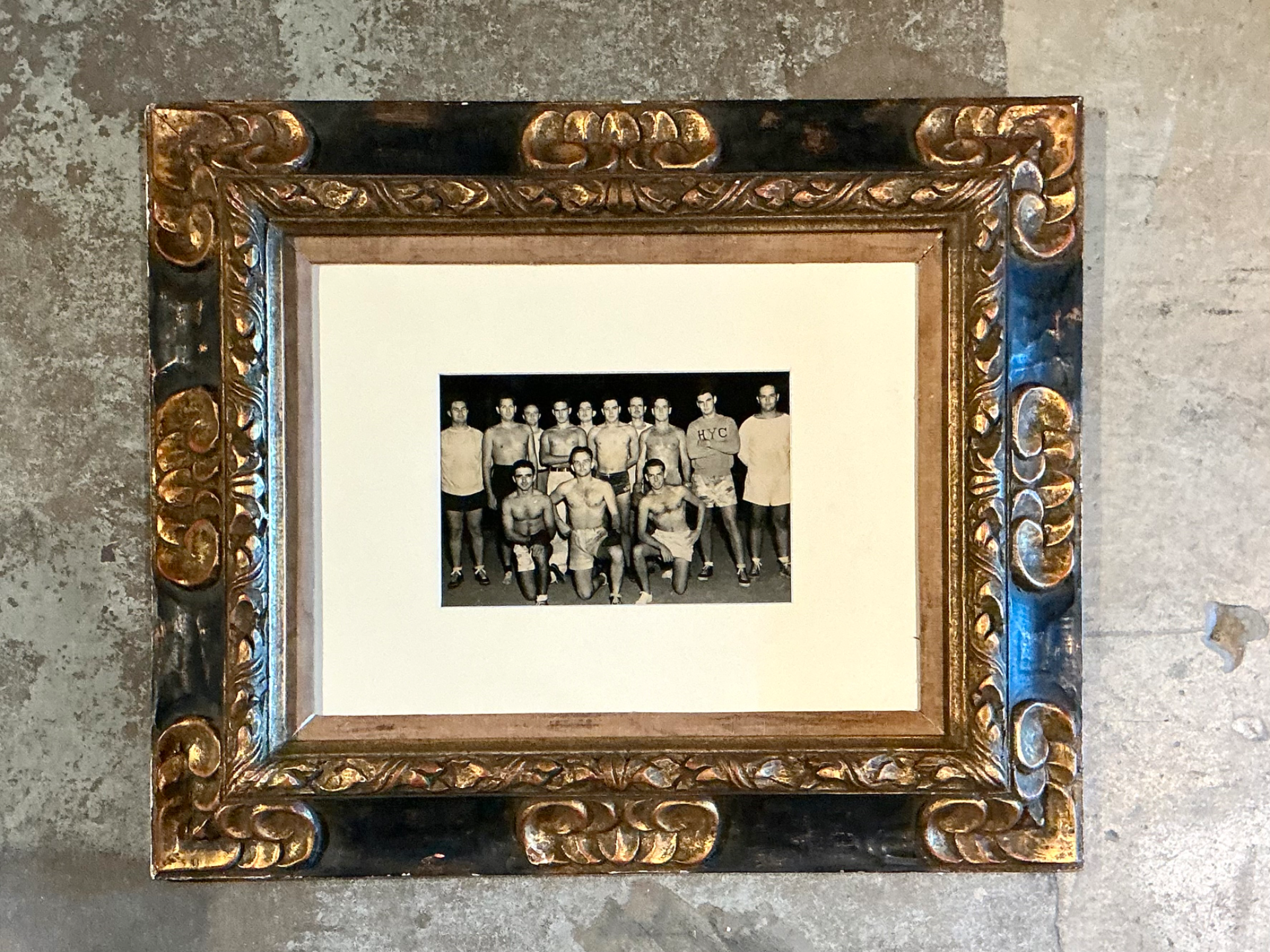 Vintage Ornate Wood Frame With Harvard Yacht Club Team Photo - Side view
