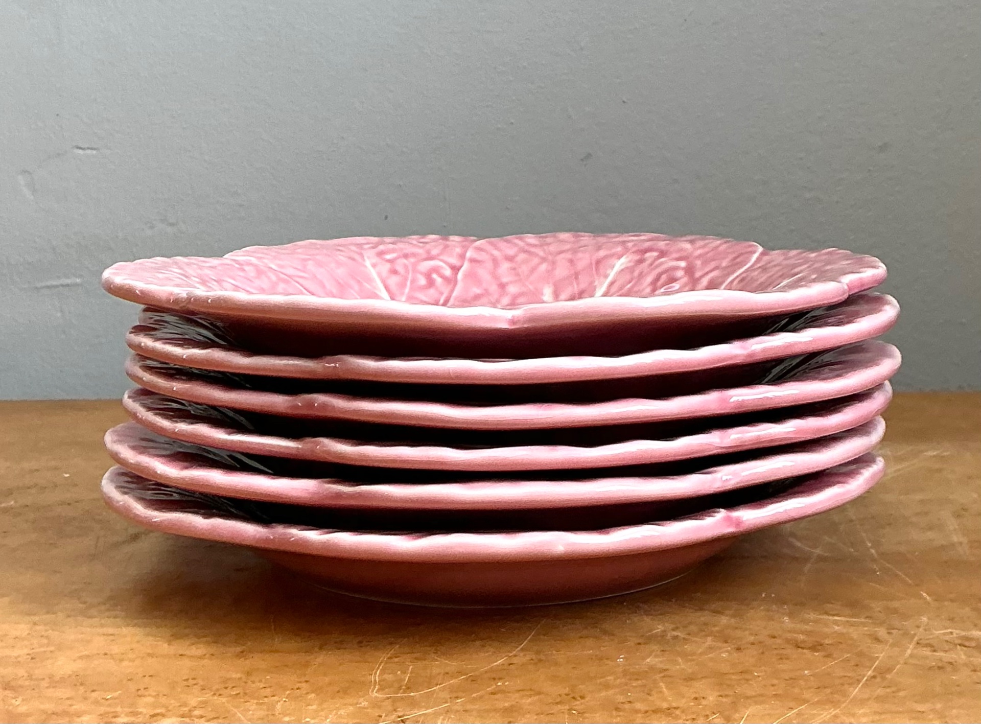 Vintage Bordallo Pinheiro Pink Cabbage Leaf Plates - Set of 6 - Detail view