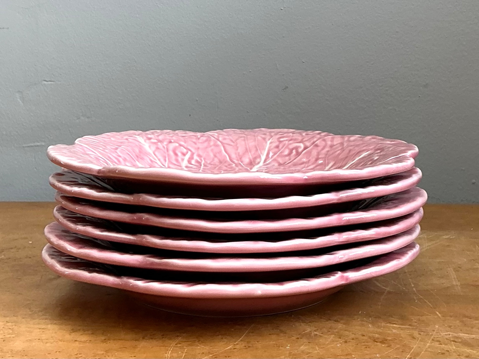 Vintage Bordallo Pinheiro Pink Cabbage Leaf Plates - Set of 4 - Detail view
