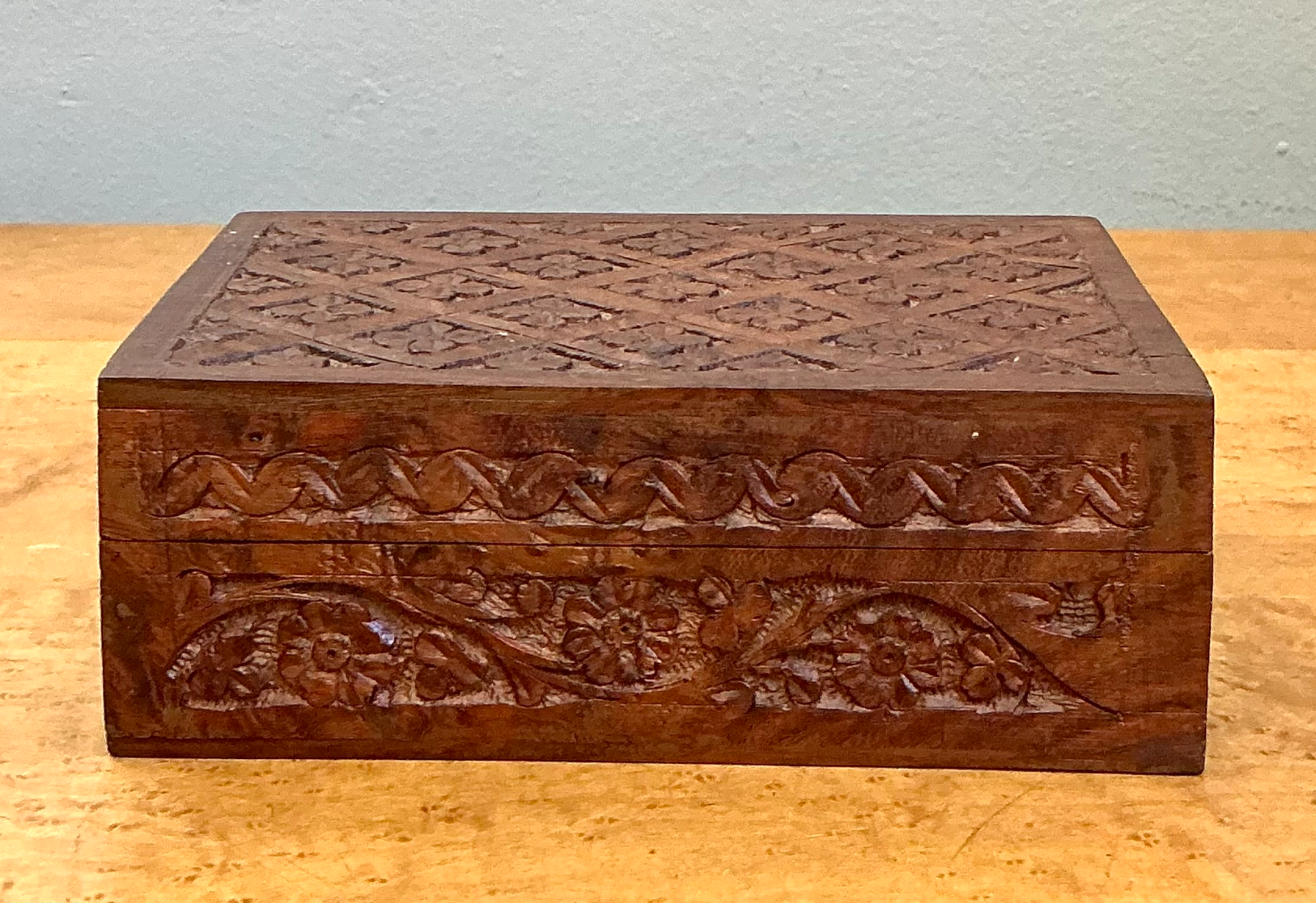 Vintage Carved Wood Trinket Box - Detail view