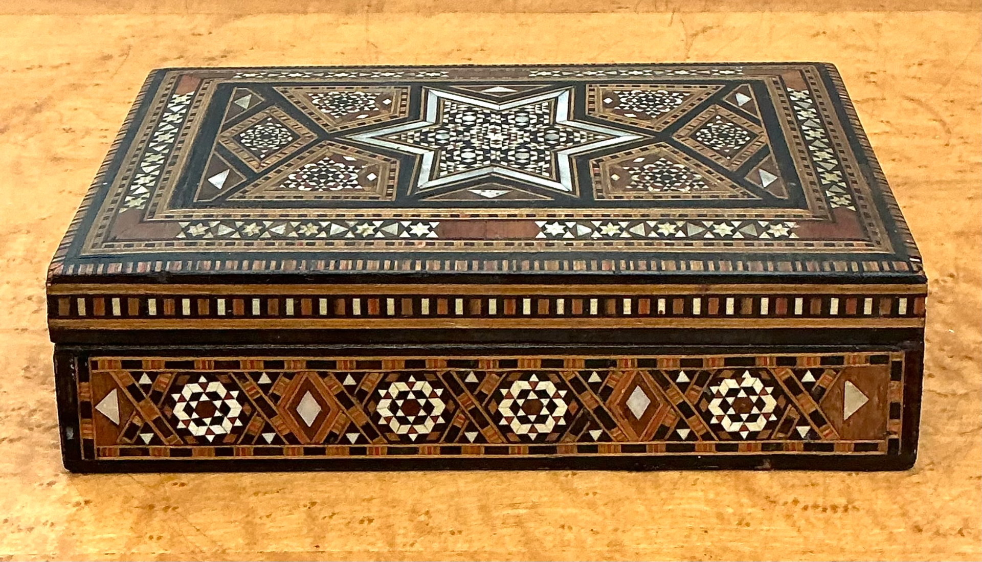 Vintage Inlaid Wood Decorative Box - Detail view