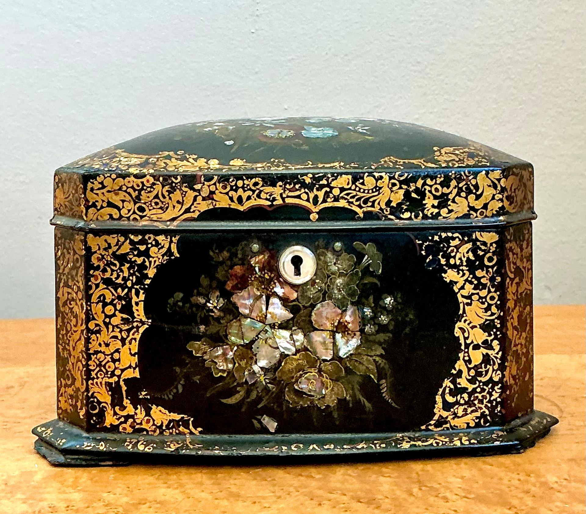 Vintage English Floral Inlaid Decorative Tea Caddy - Detail view