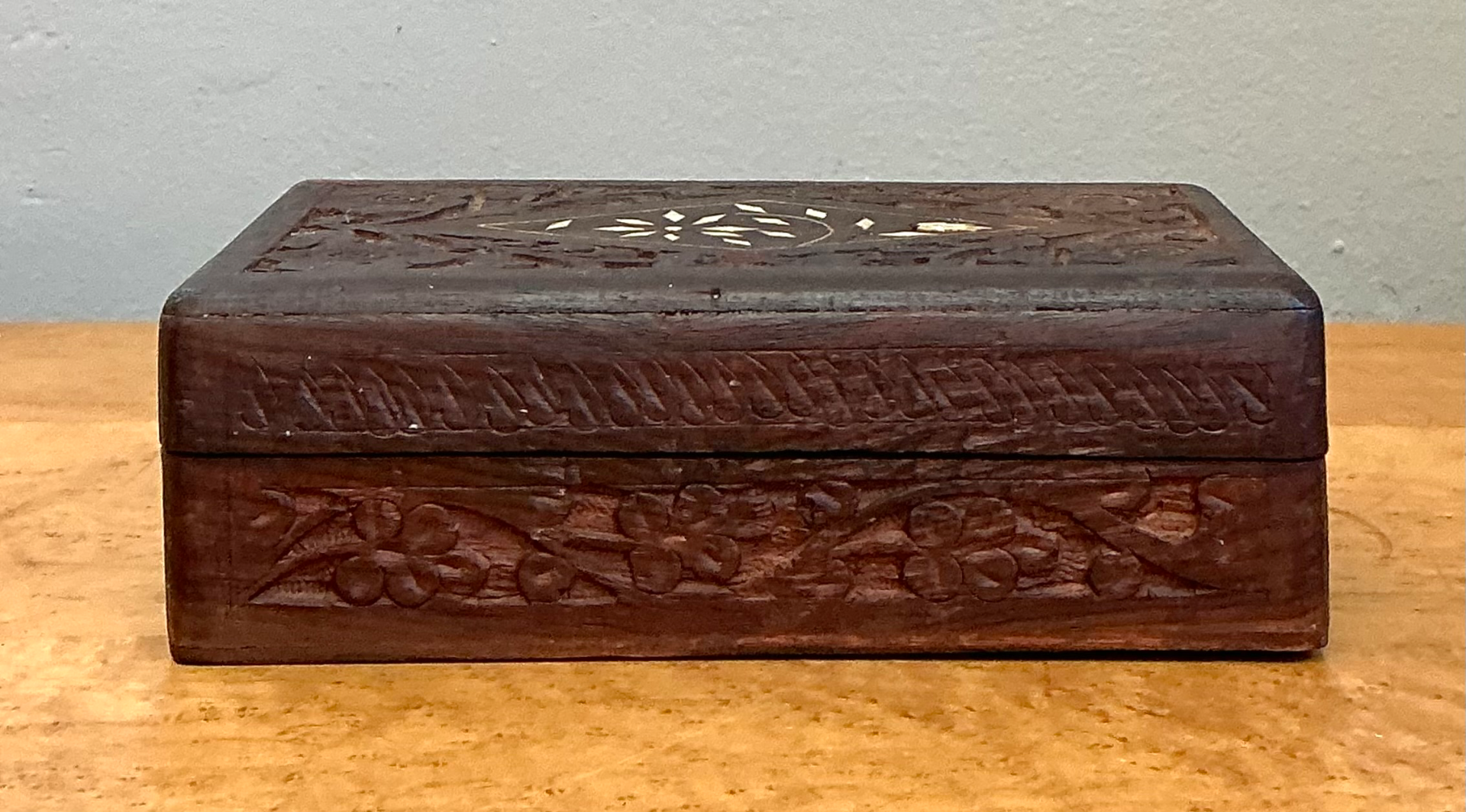 Vintage Inlaid Wood Trinket Box - Detail view