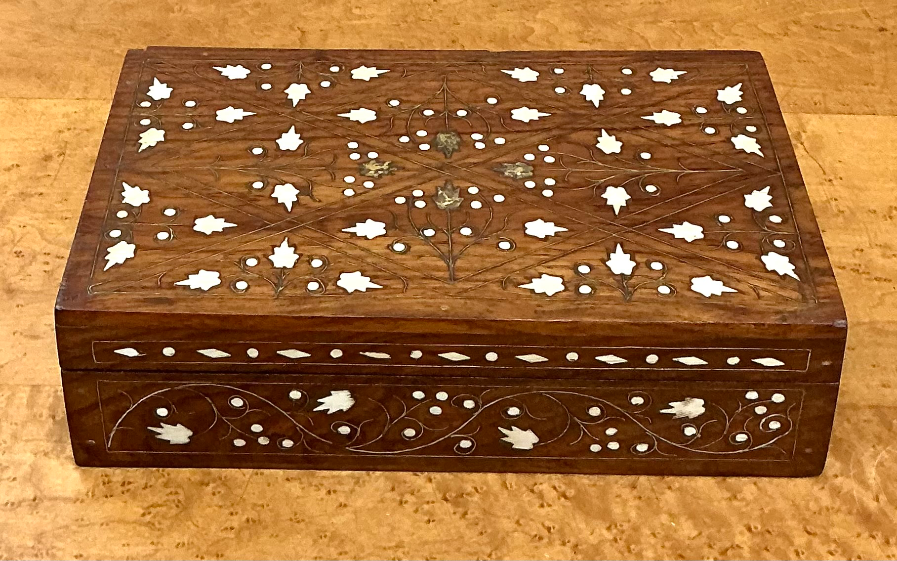 Vintage Inlaid Wood Trinket Box - Detail view