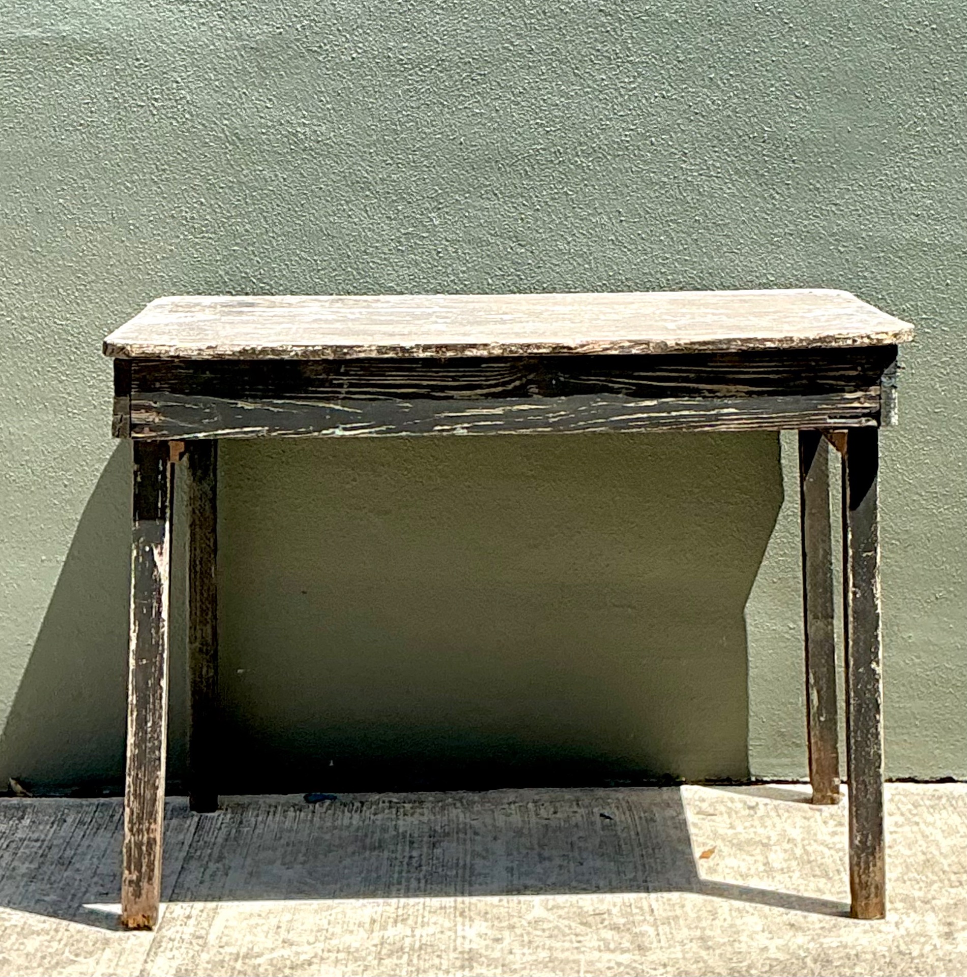 Vintage Farmhouse Style Wood Table - Detail view