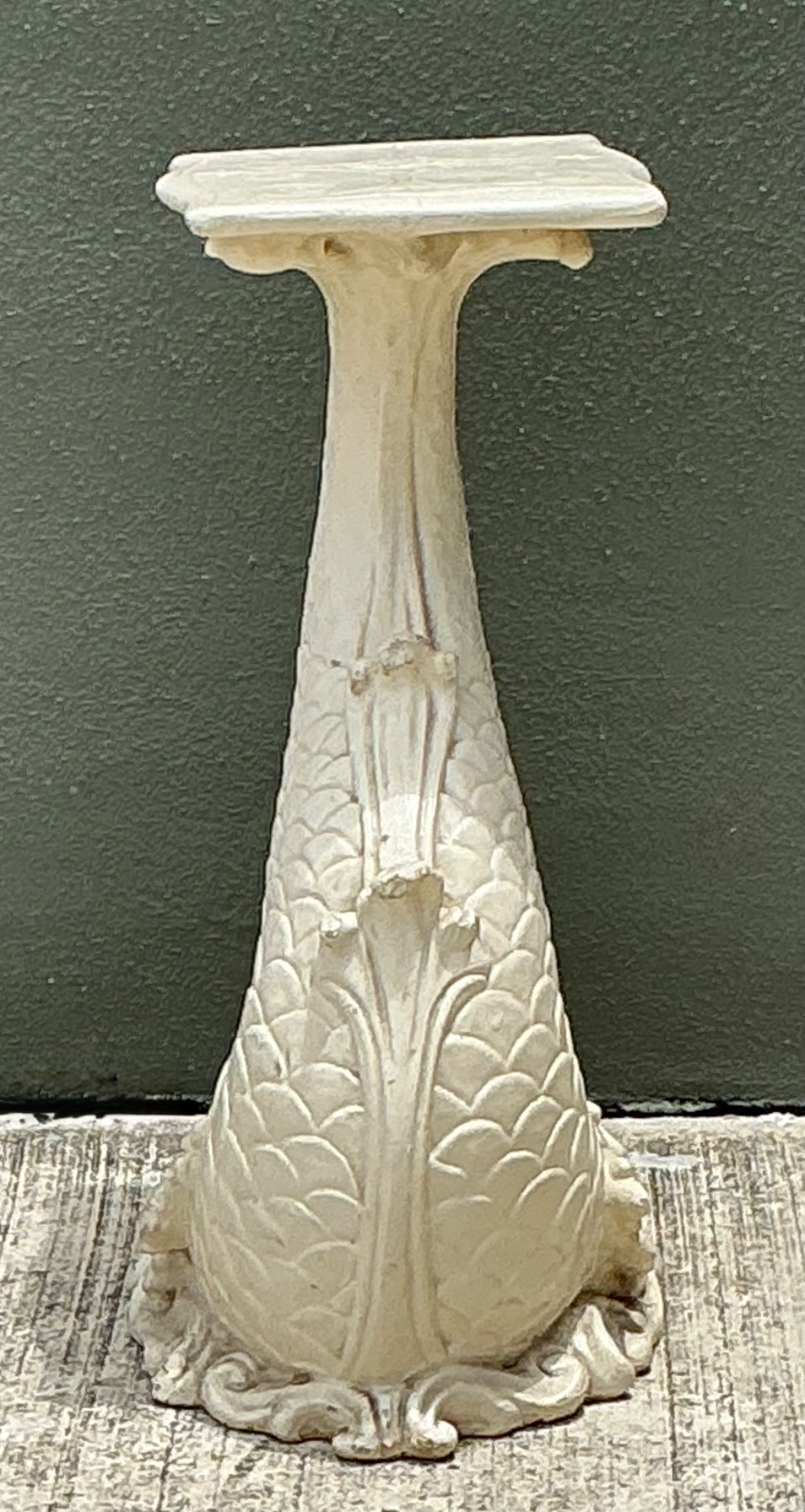 Vintage Ornate Fish Design Pedestal - Detail view