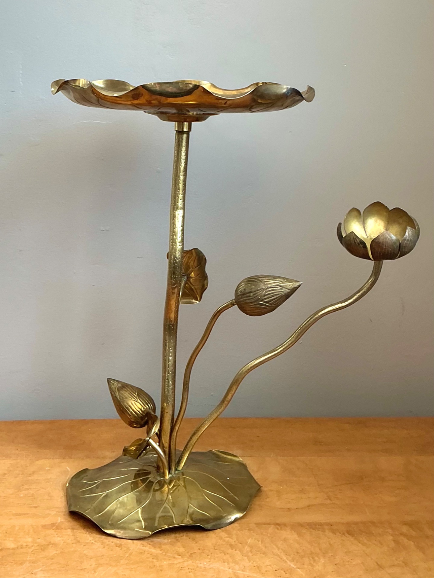 Vintage Carole Stupell Brass Lotus Leaf Accent Table - Detail view