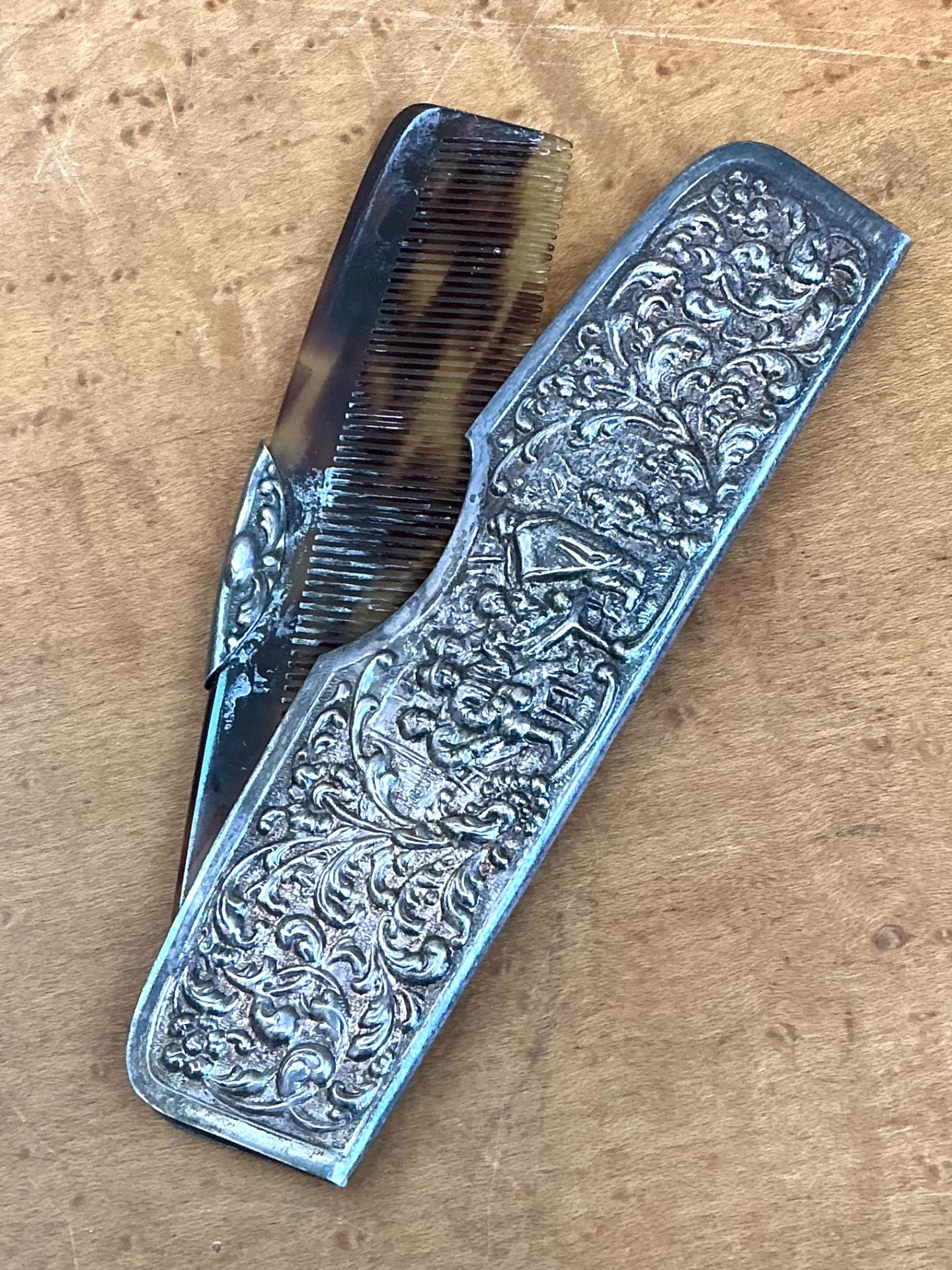 Vintage Tortoise Comb Intricate Metal Case - Detail view