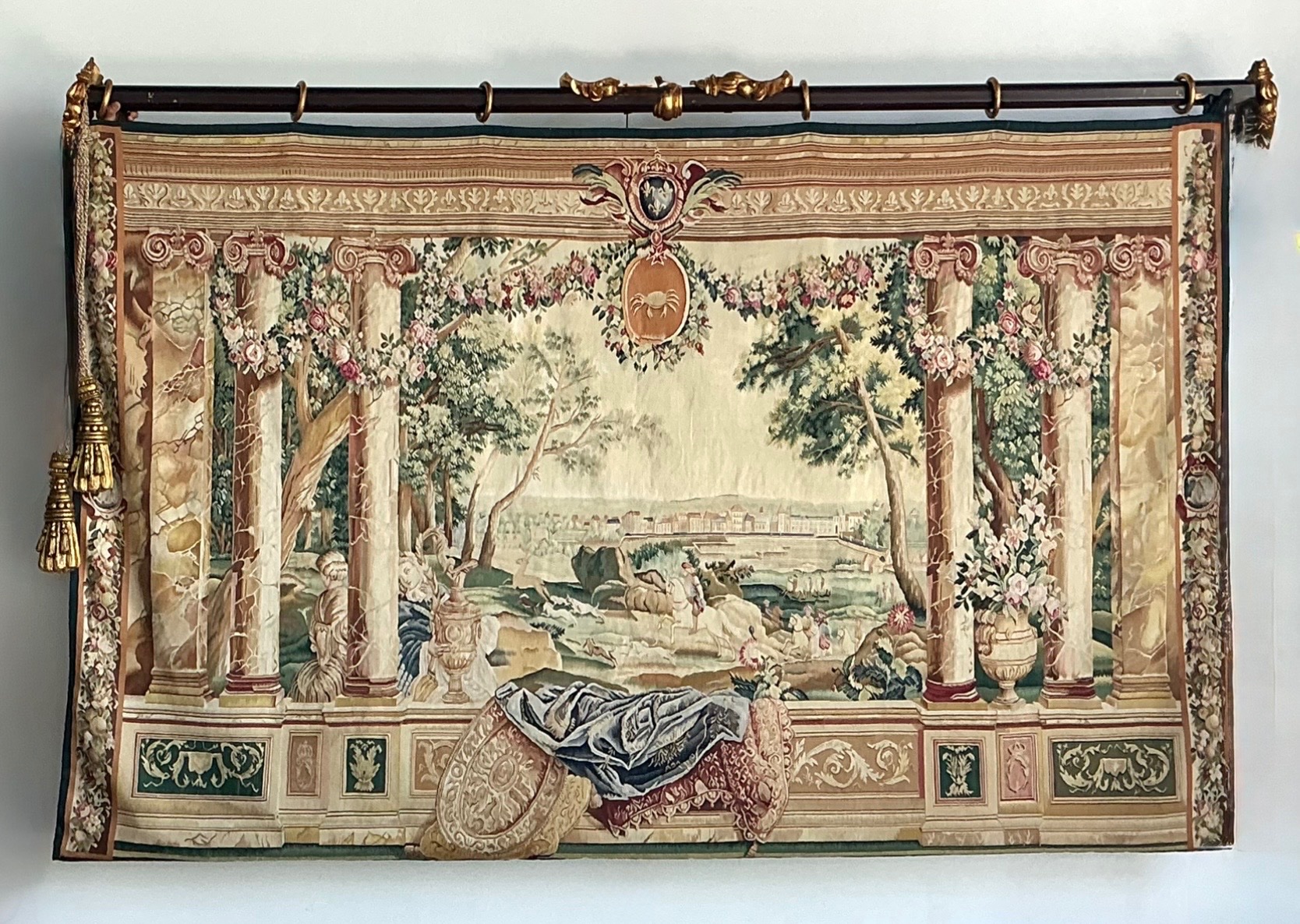 Vintage “Chateau Bellevue” Tapestry from Tenture Des Maisons Royals - Side view