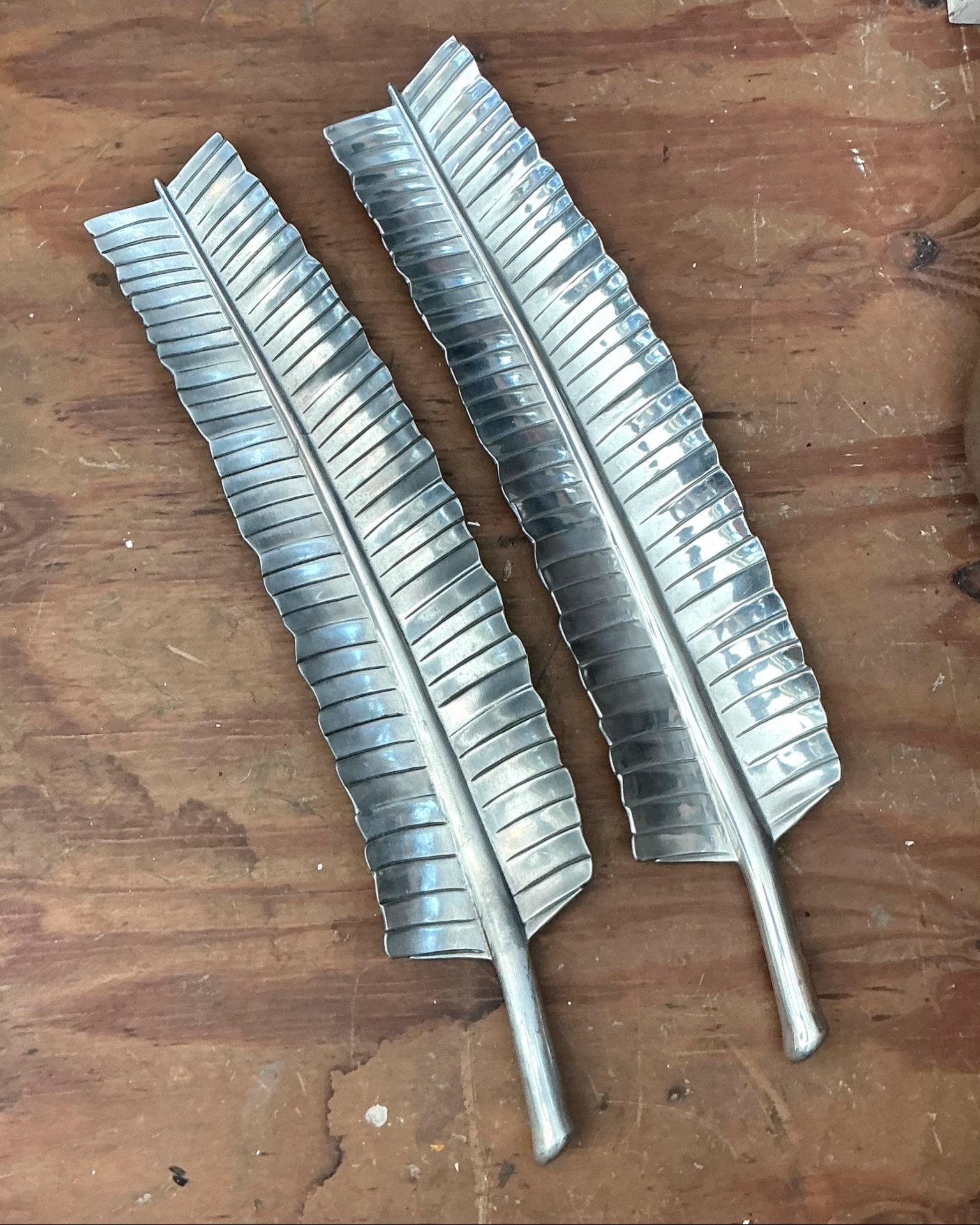 Vintage Aluminum Banana Leaf Platters - Set of 2 - Detail view