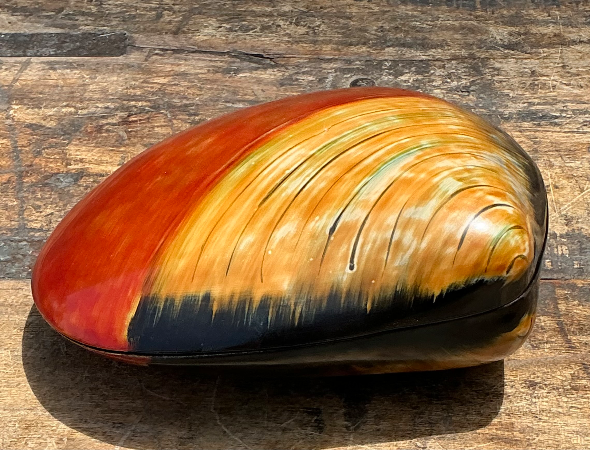 Vintage Lacquered Clam Shell Box - Top view