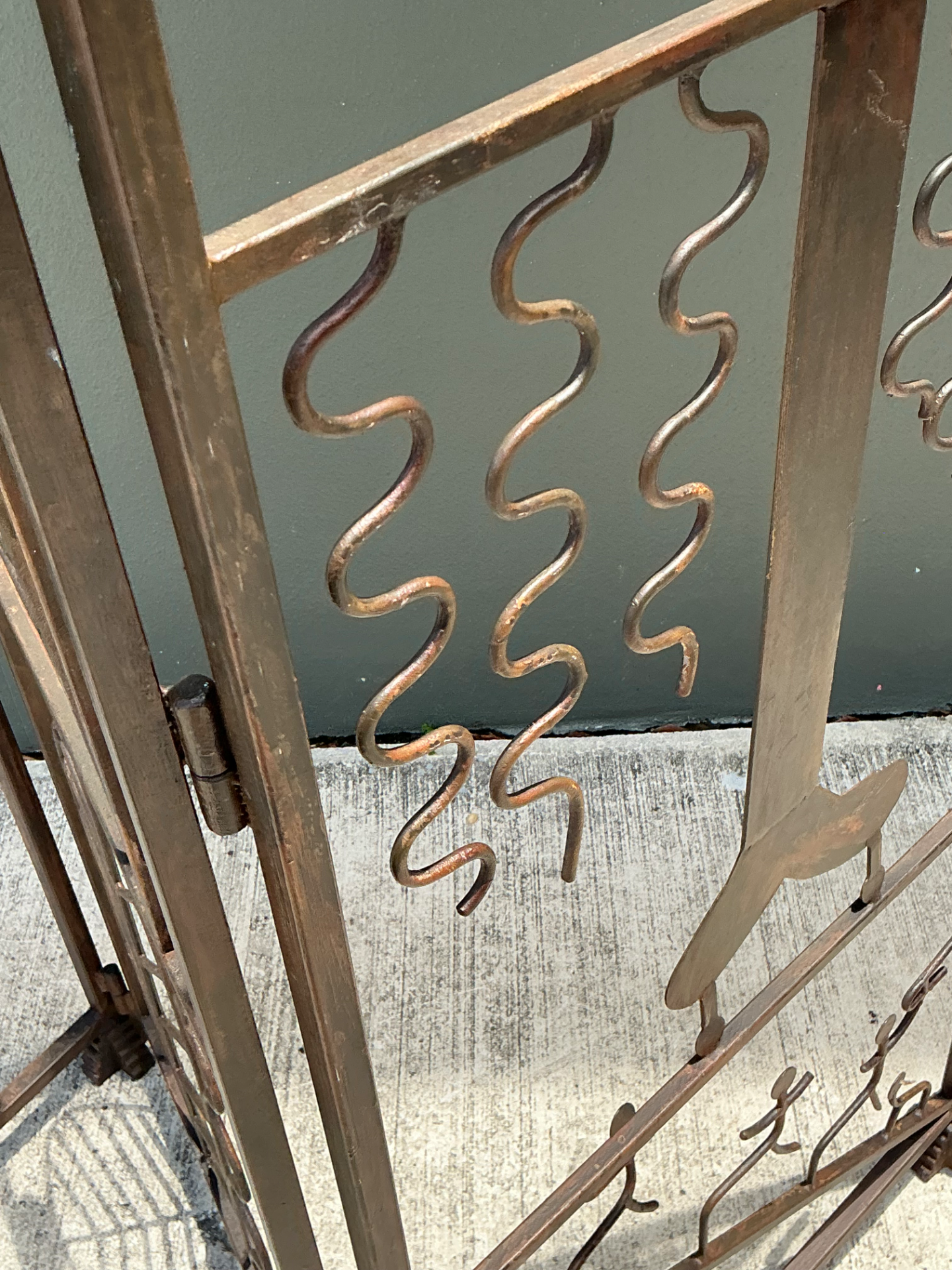 Vintage Iron Abstract Figurative Folding Screen - Detail view