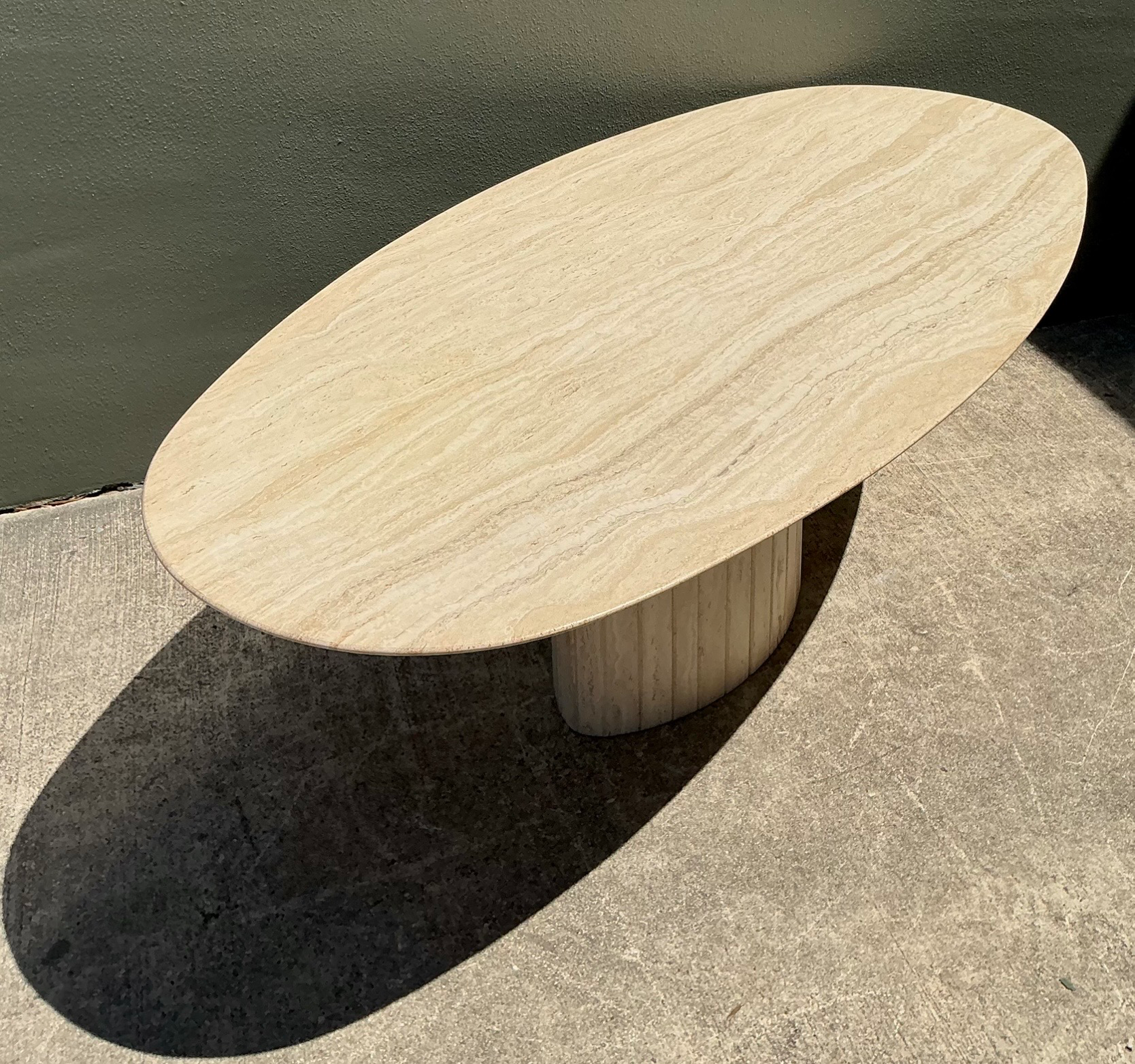 Vintage Italian Travertine Oval Dining Table - Detail view
