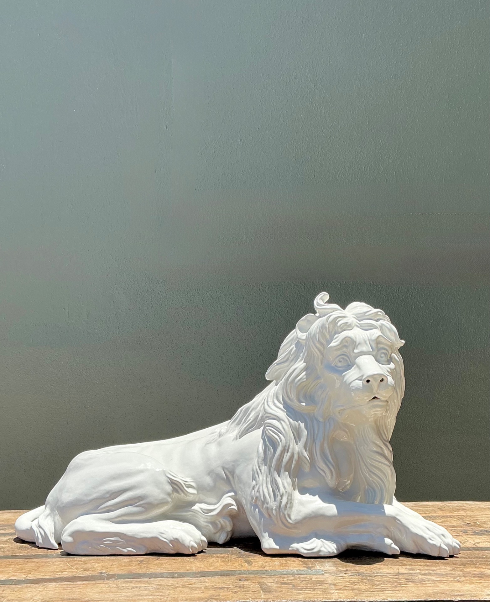 Vintage White Glazed Lion Statue - Detail view