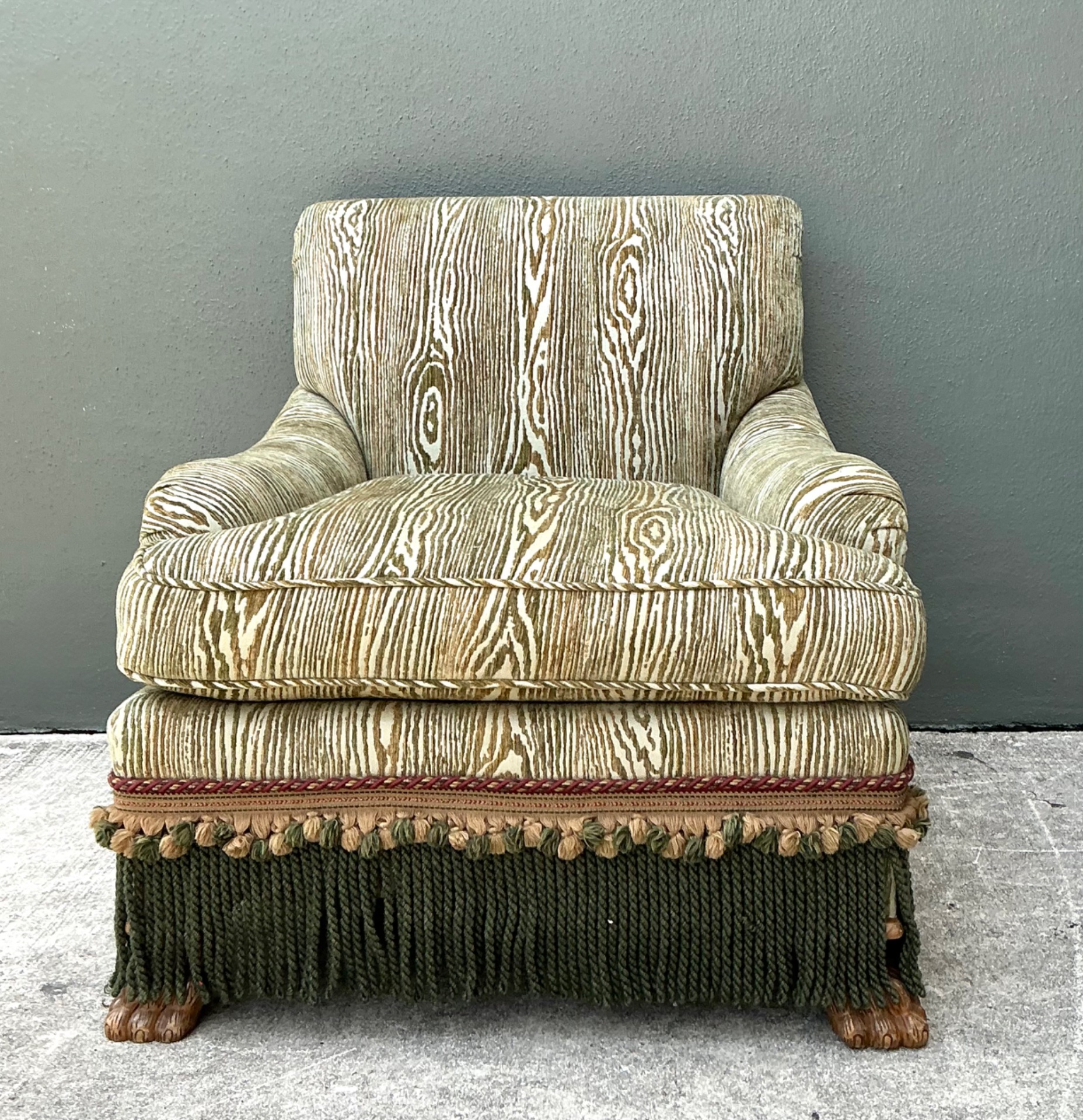 Vintage Lions Paw Lounge Chair - Detail view