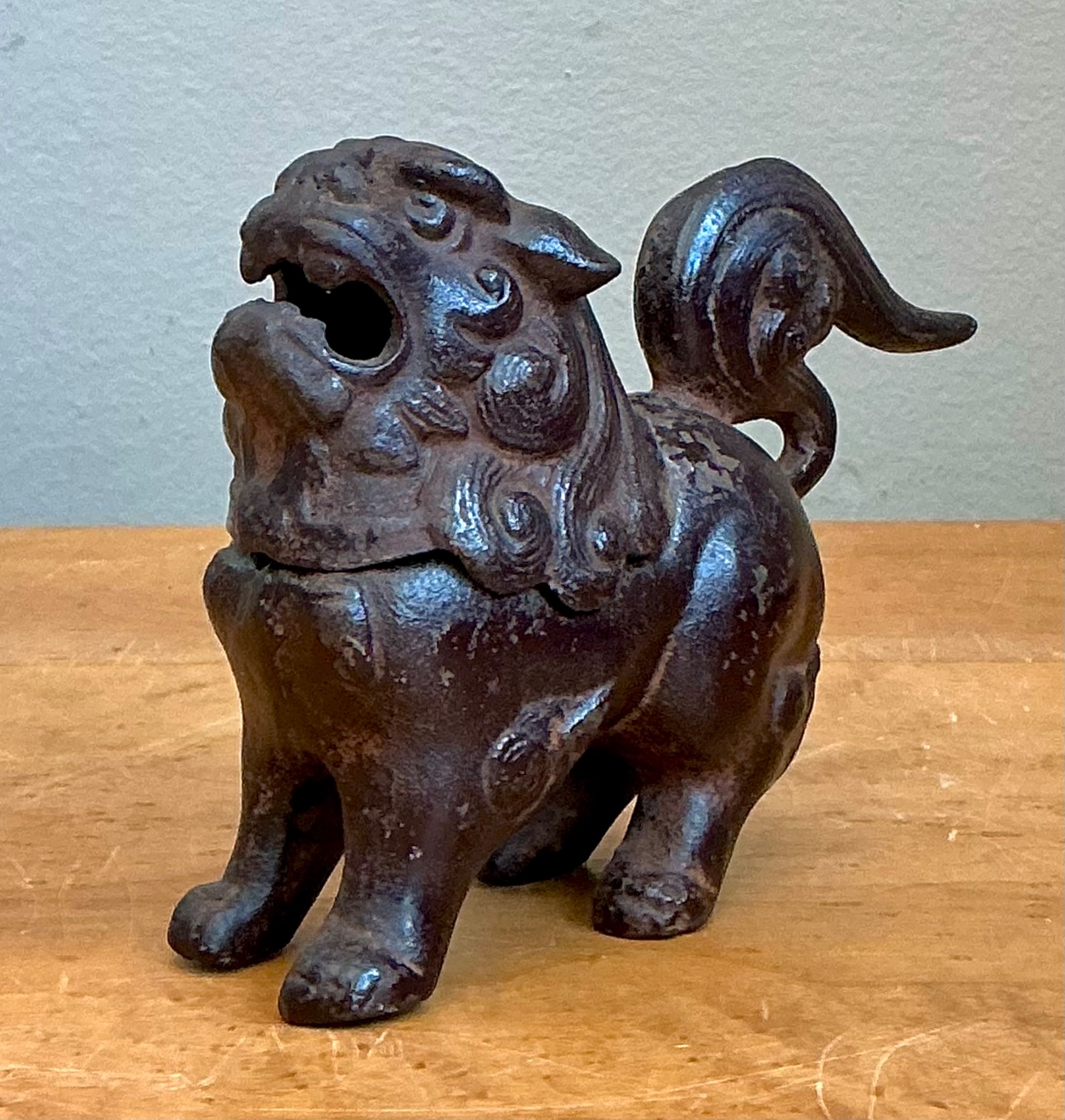 Vintage Metal Guardian Lion Incensario - Side view