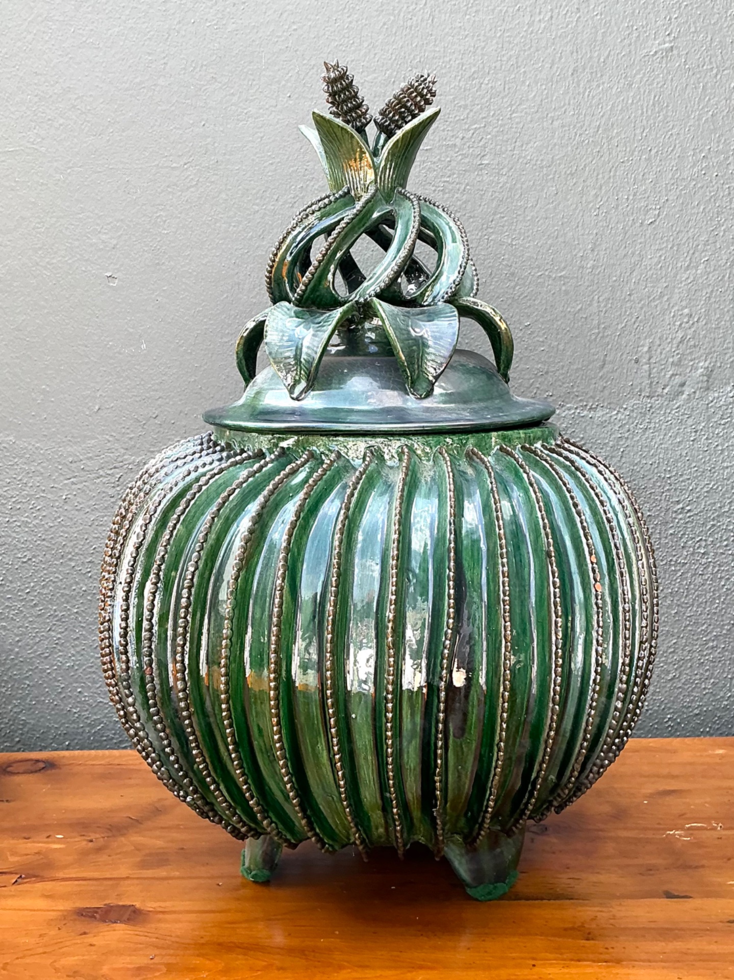Vintage Hilario Alejo Madrigal Glazed Terracotta Pineapple Jar - Detail view