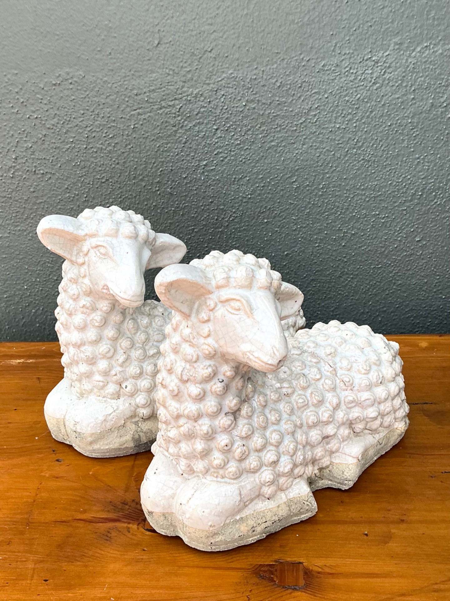 Vintage Sheep Figurines in Ceramic - Set of 2 - Side view