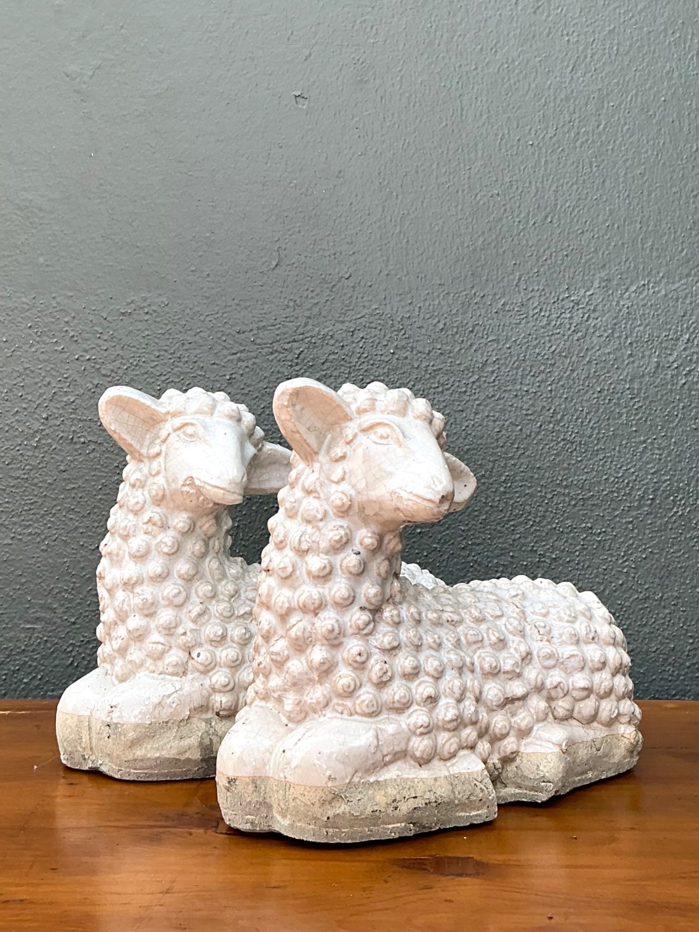 Vintage Sheep Figurines in Ceramic - Set of 2 - Top view