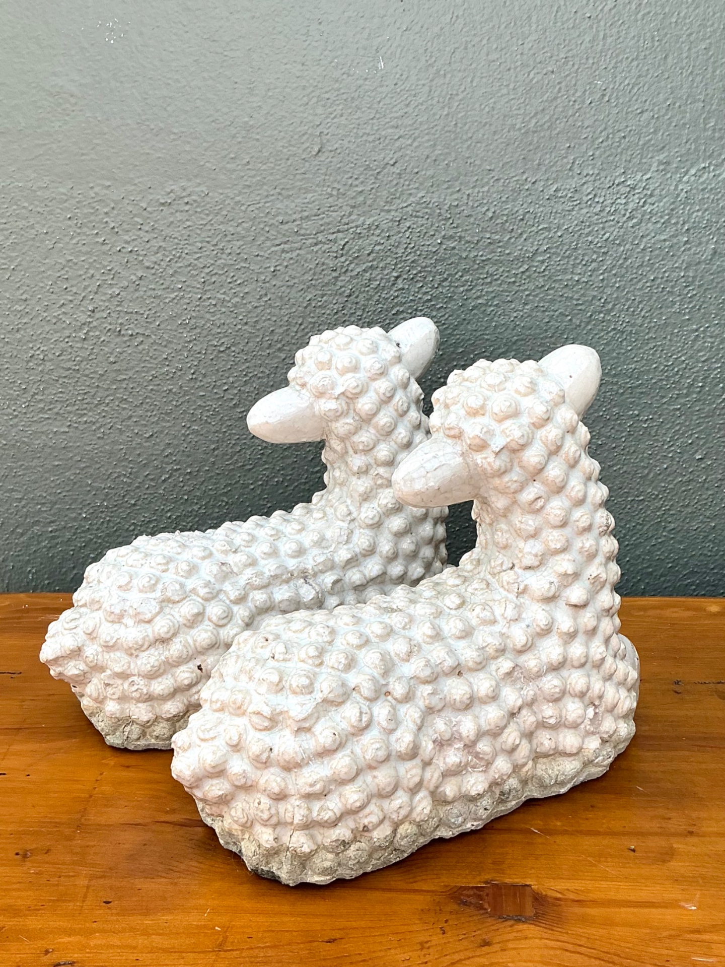 Vintage Sheep Figurines in Ceramic - Set of 2 - Detail view