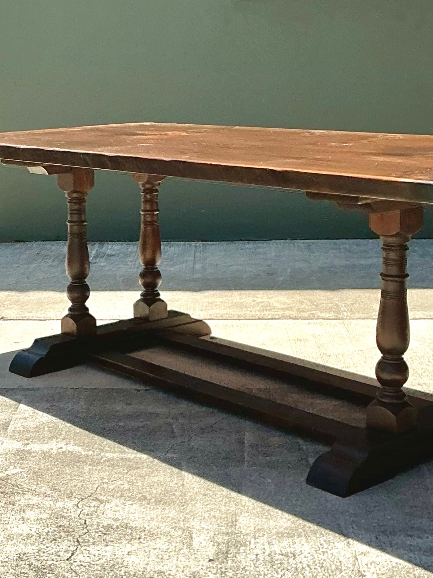 Vintage 19th Century Double Pedestal Dining Table - Detail view