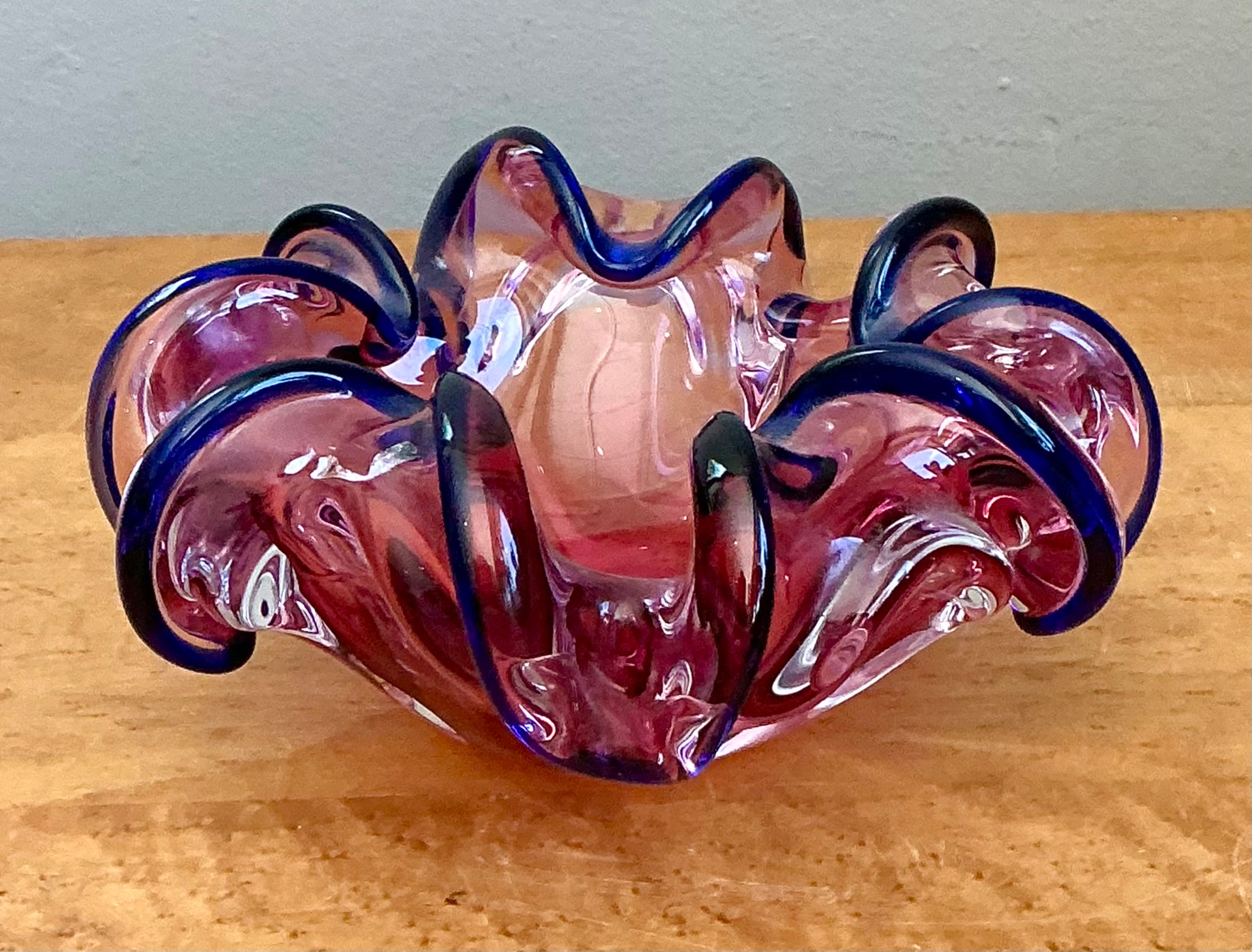 Murano Pink and Blue Glass Bowl - Detail view