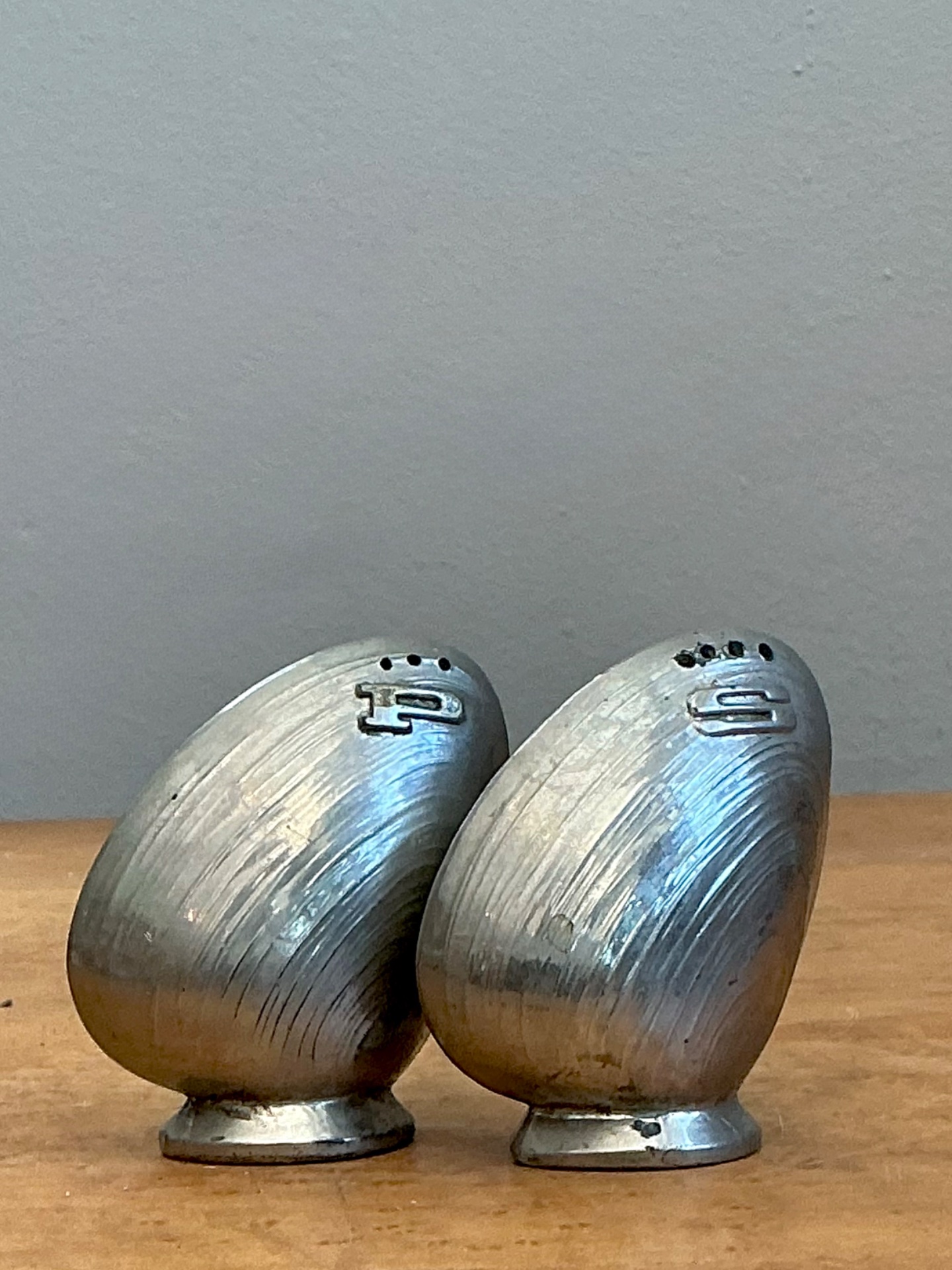 Vintage Metal Clamshell Salt and Pepper Shakers - Detail view