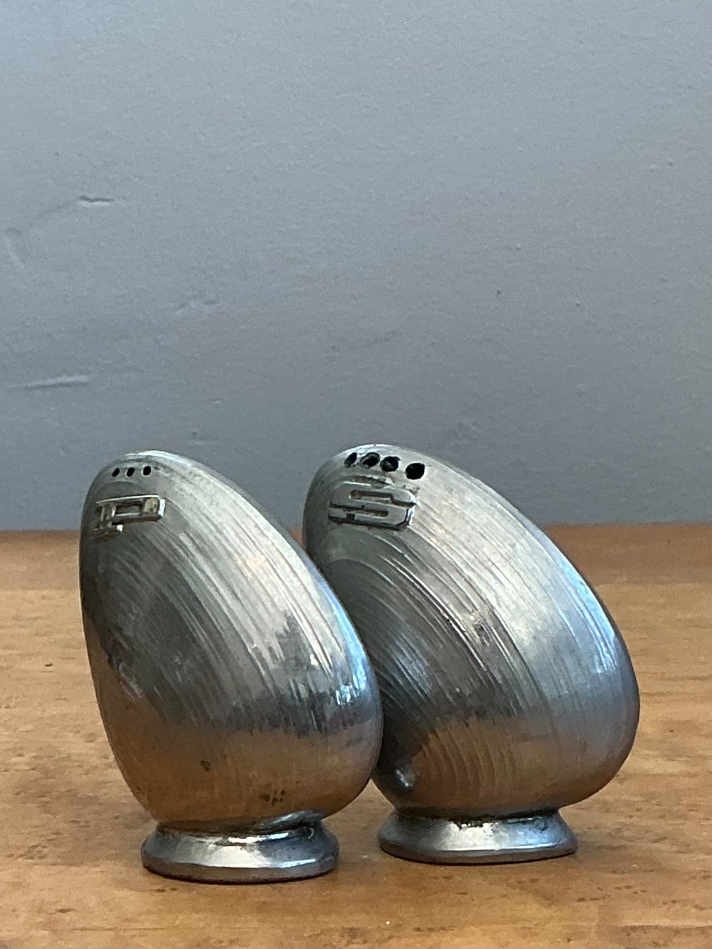 Vintage Metal Clamshell Salt and Pepper Shakers - Detail view