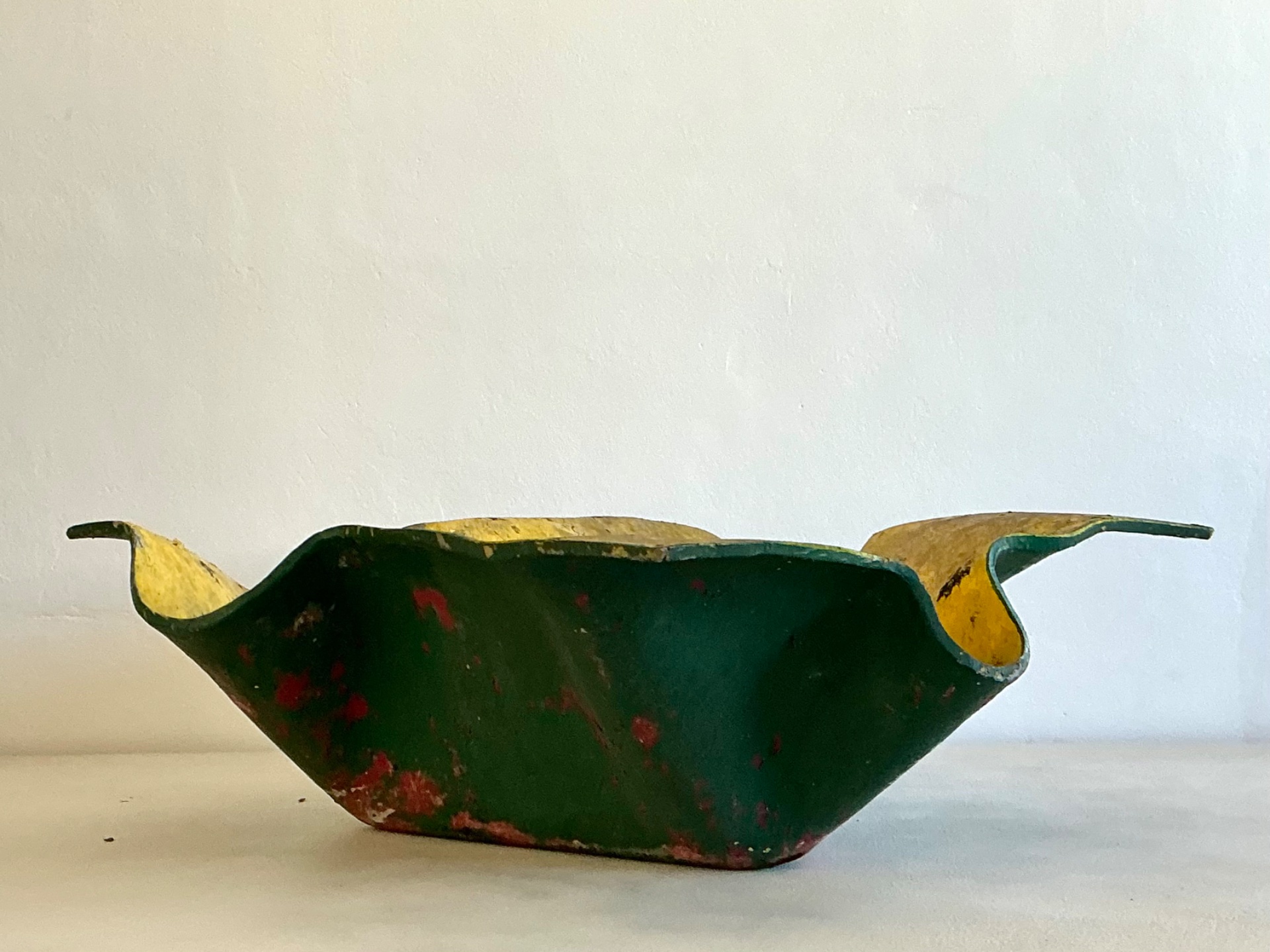 Vintage Willy Guhl Cement And Fiberglass Handkerchief Planter - Detail view