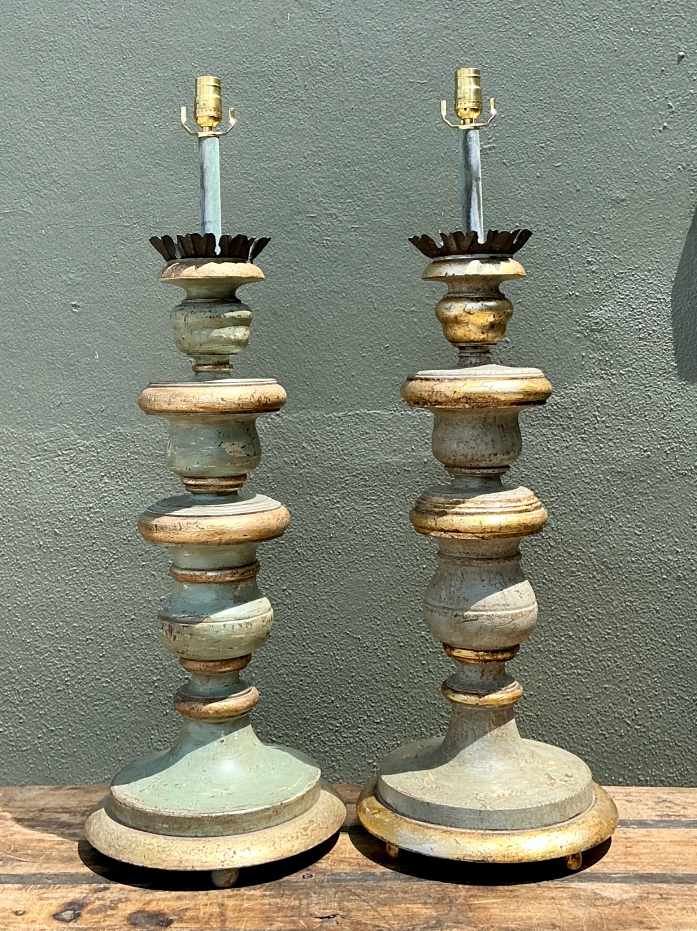 Vintage Italian Gilt Tipped Turned Wood Lamps - Pair - Detail view