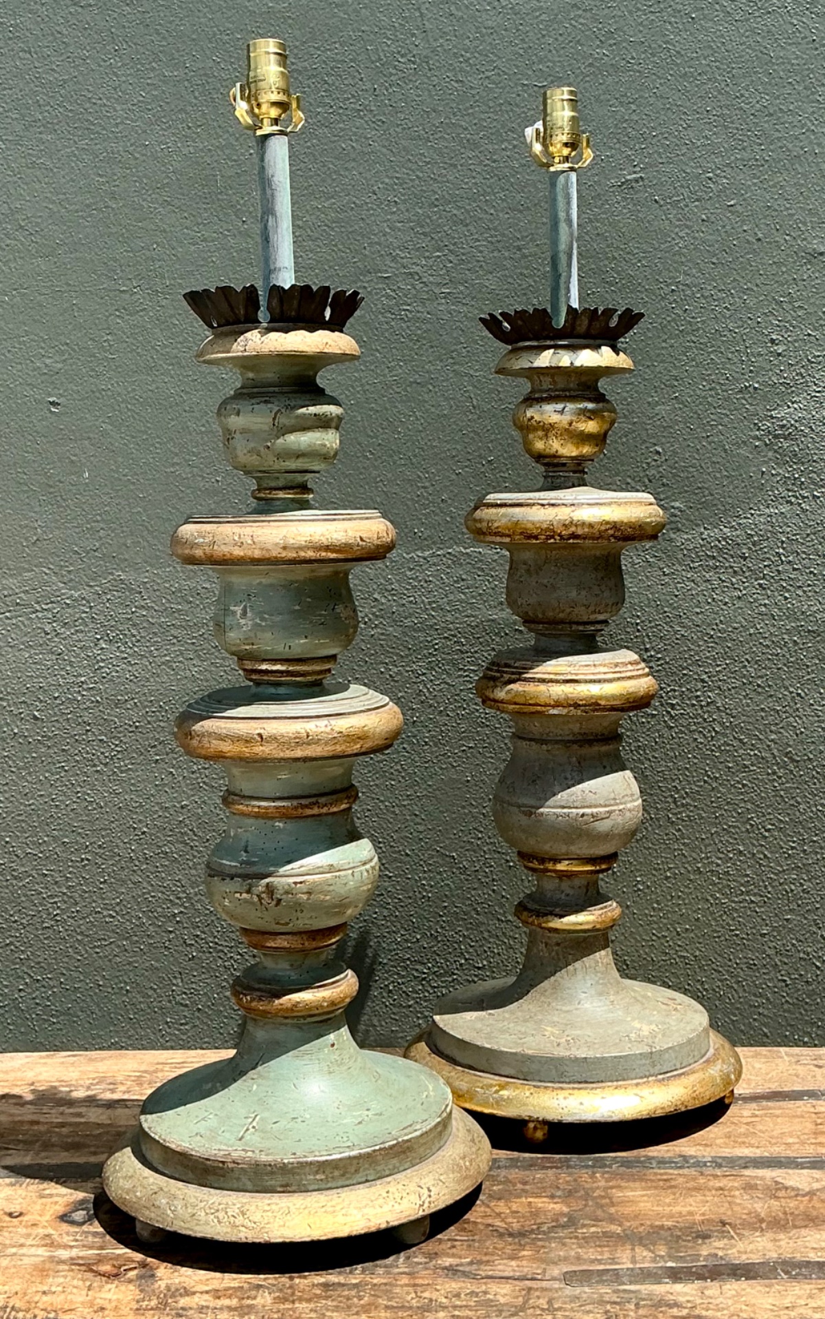 Vintage Italian Gilt Tipped Turned Wood Lamps - Pair - Detail view