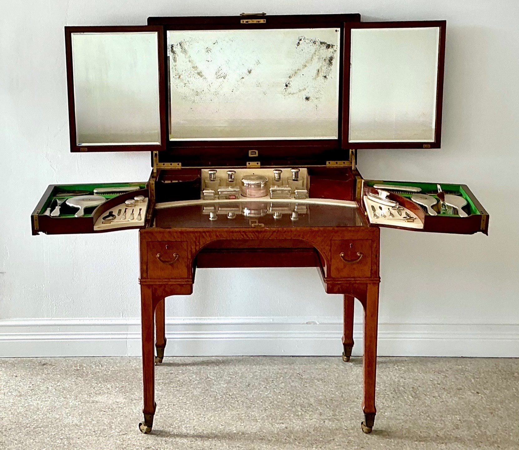 Vintage 18th Century English Saks Mahogany Dressing Table - Top view