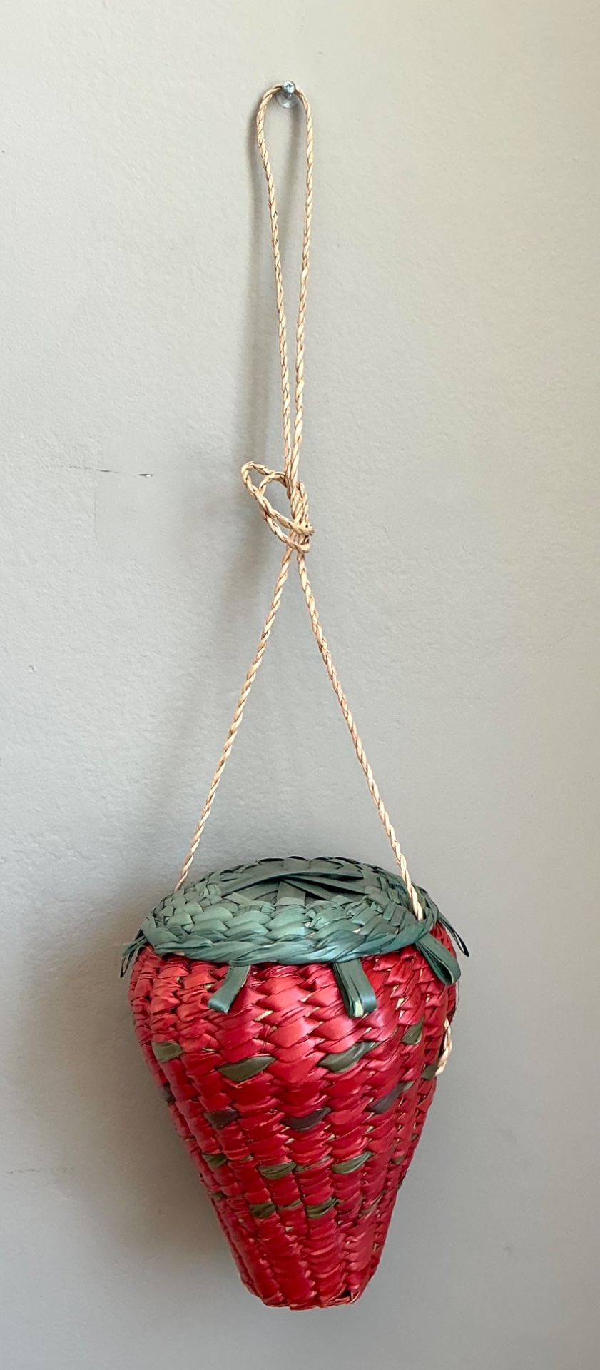 Vintage Woven Rattan Strawberry Bag - Detail view