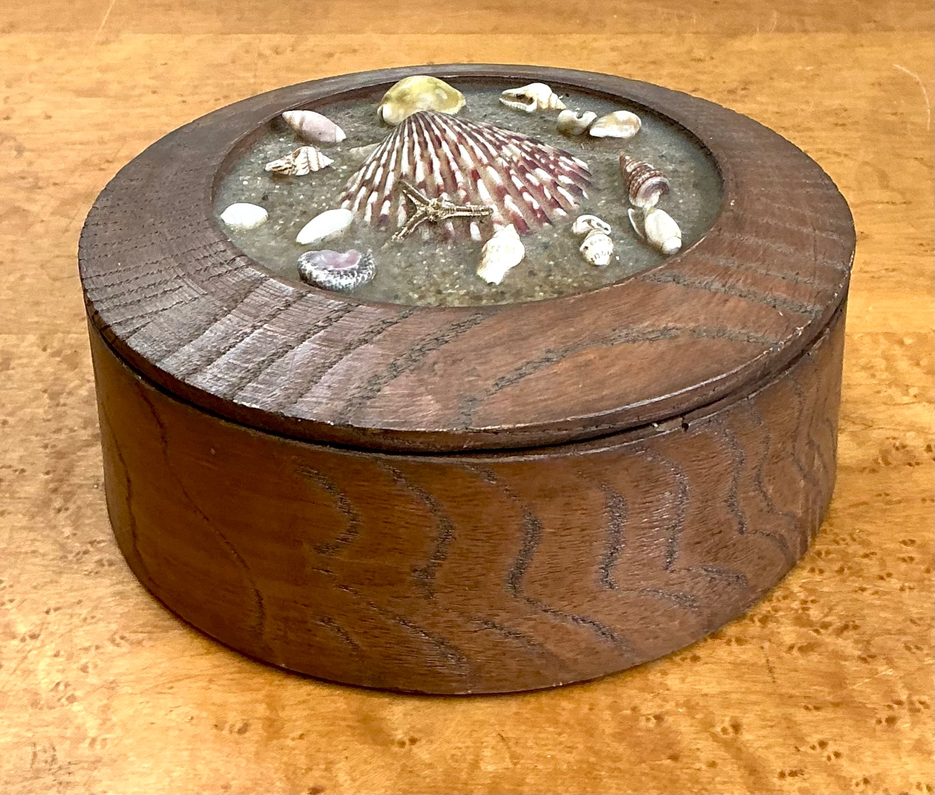 Vintage Wood and Shell Decorative Box - Detail view