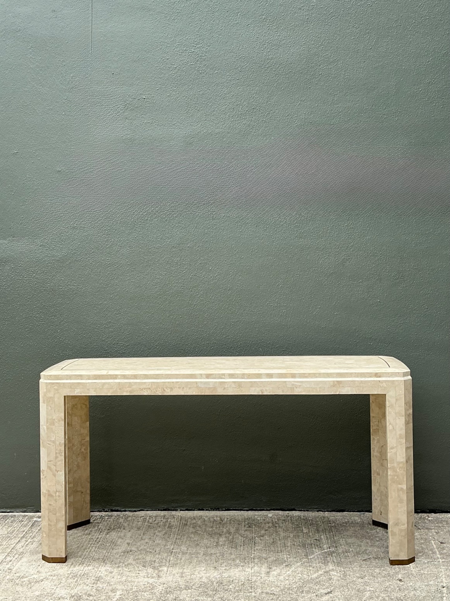 Vintage Tessellated Stone Console Table With Brass Inlay - Detail view