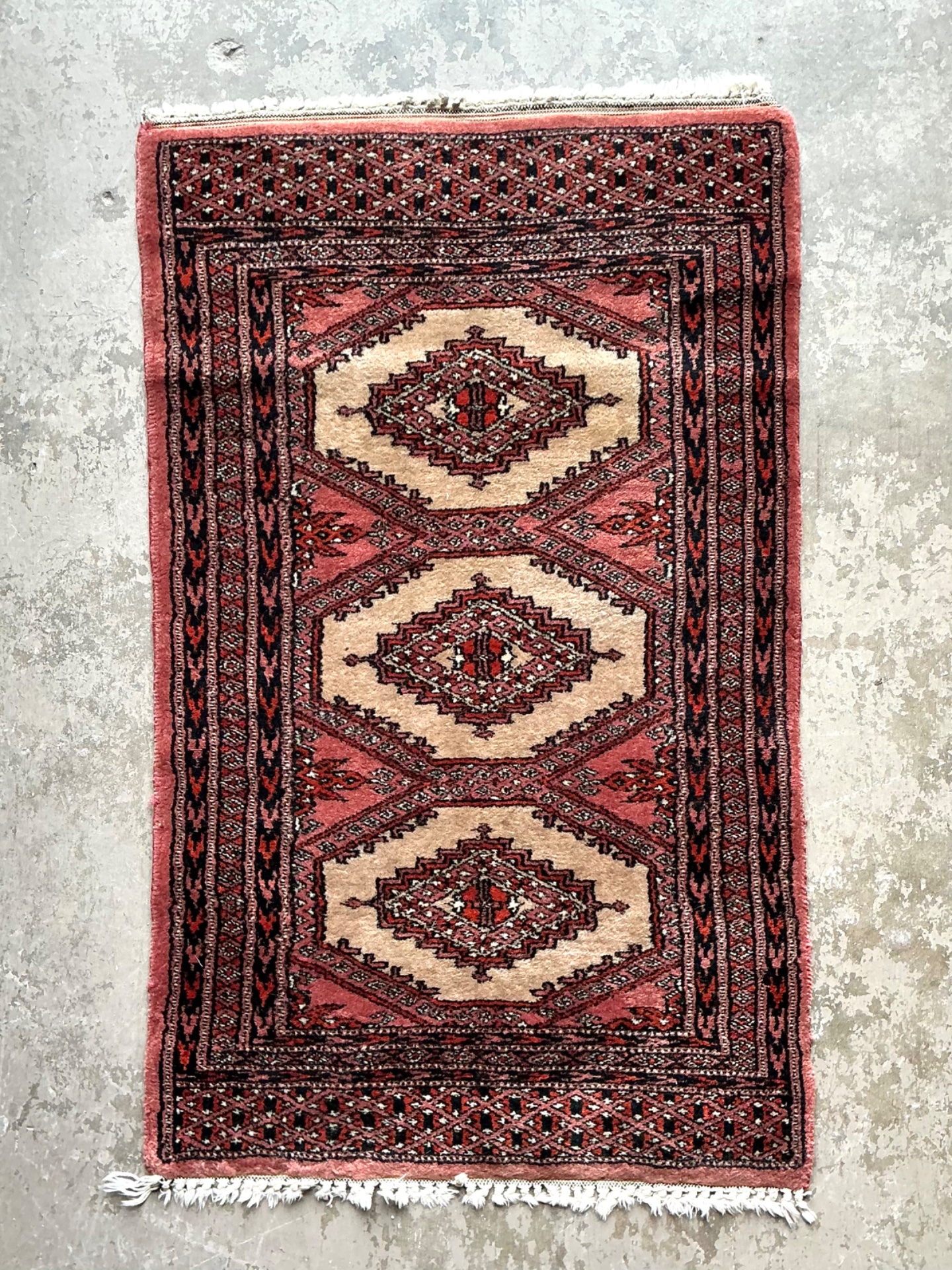 Vintage Persian Hand-Knotted Geometric Rug - Detail view