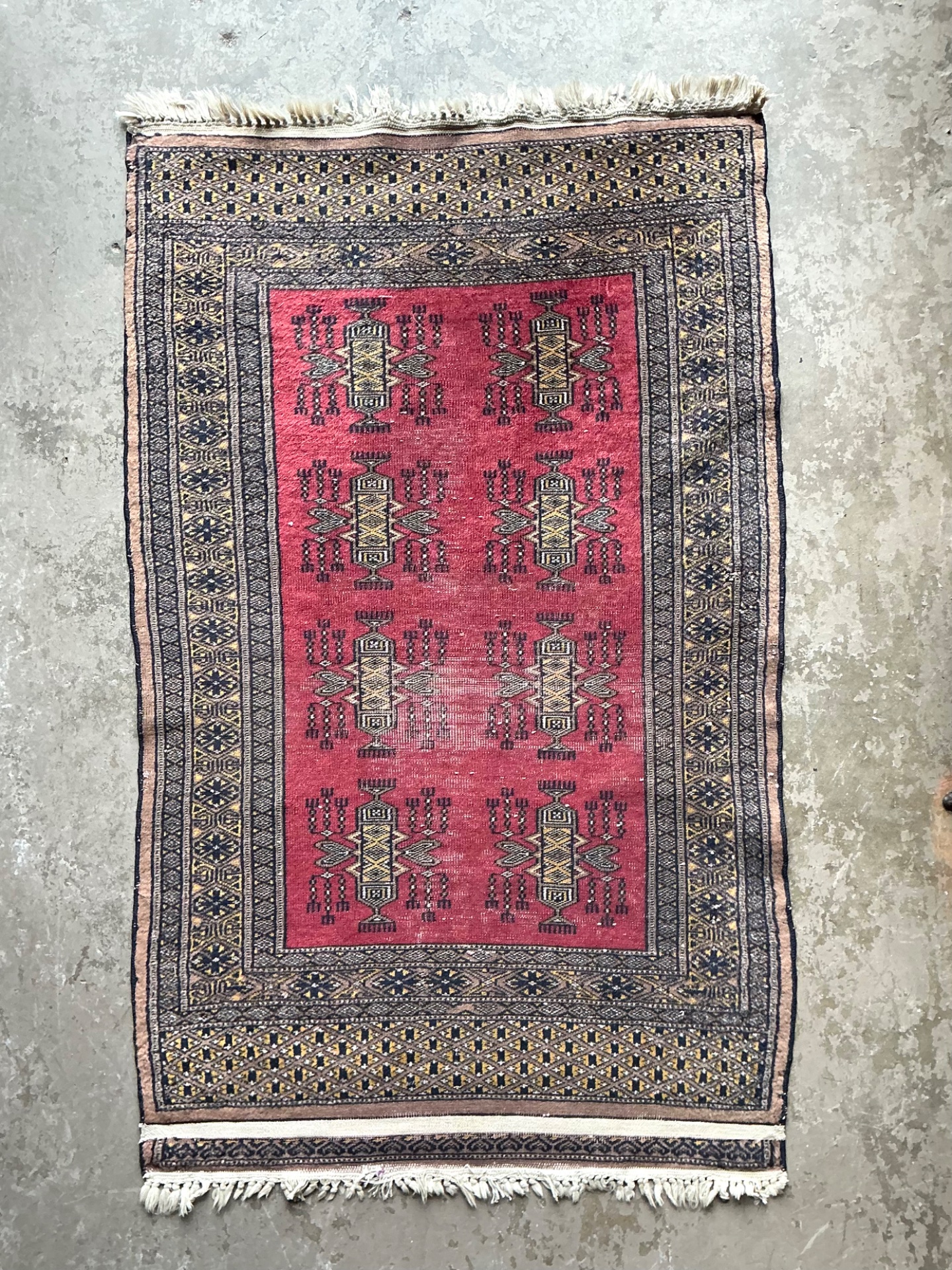Vintage Hand-Knotted Geometric Wool Rug - Detail view
