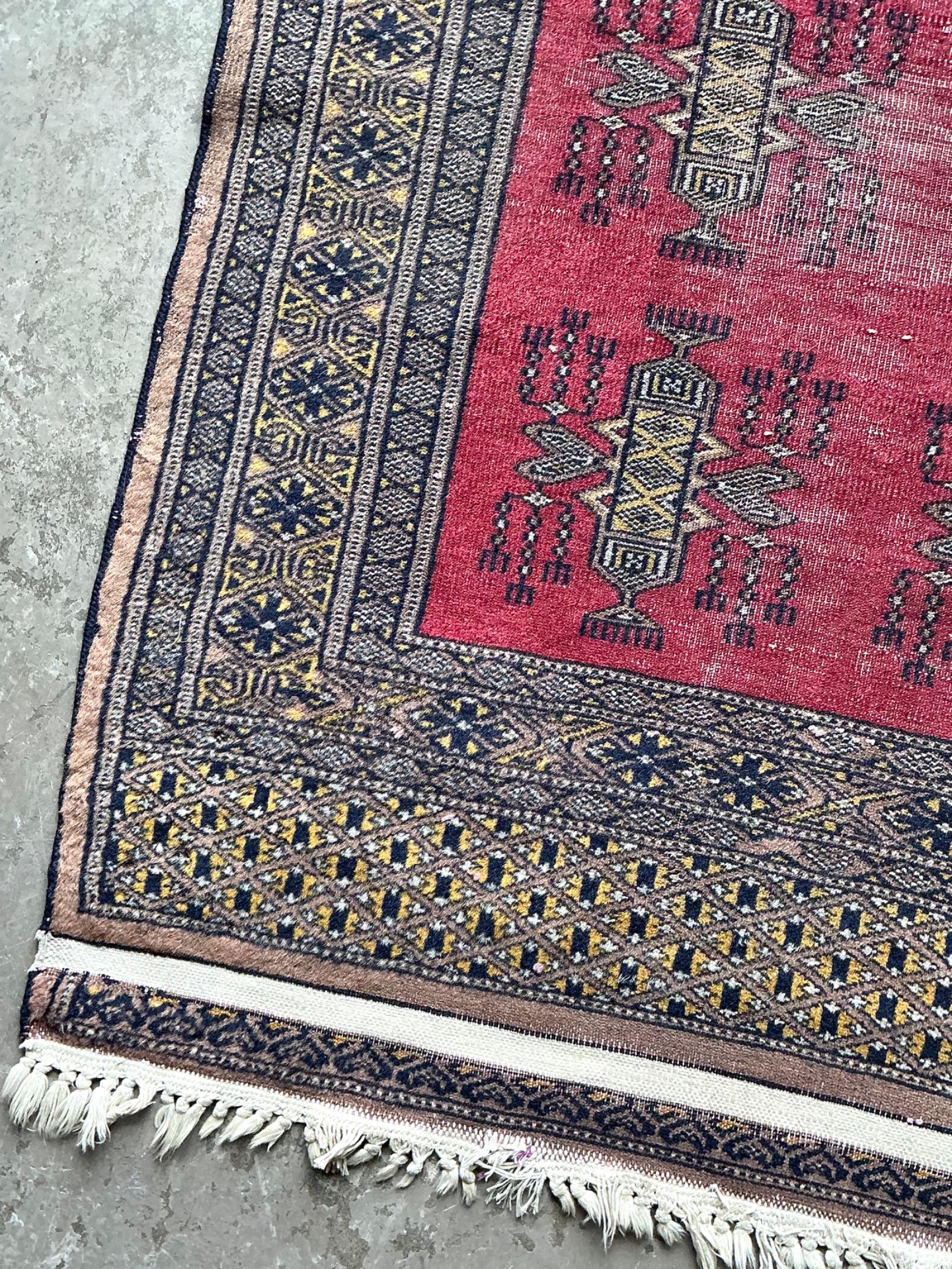 Vintage Hand-Knotted Geometric Wool Rug - Top view