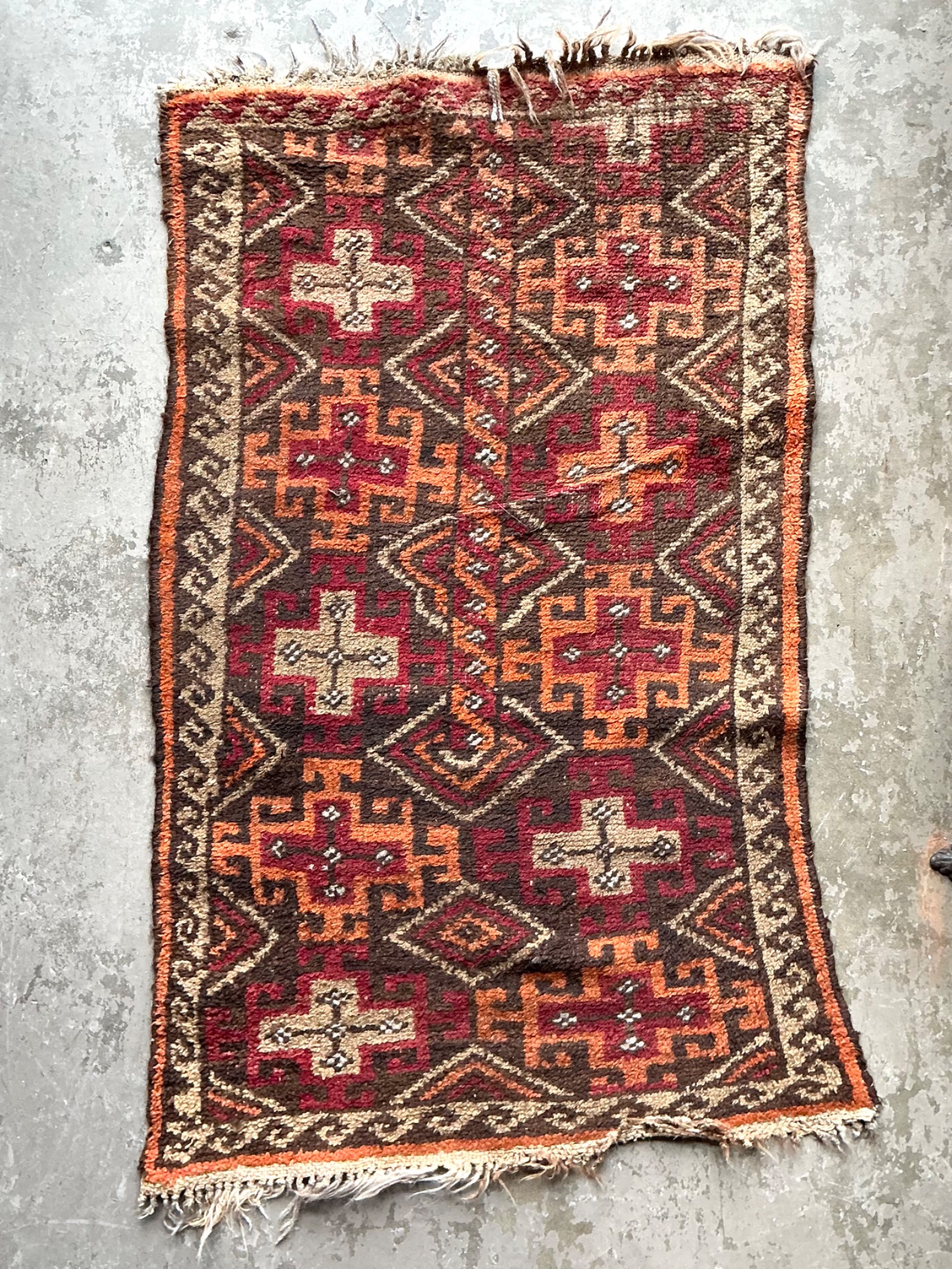 Vintage Hand-Knotted Geometric Wool Rug - Top view