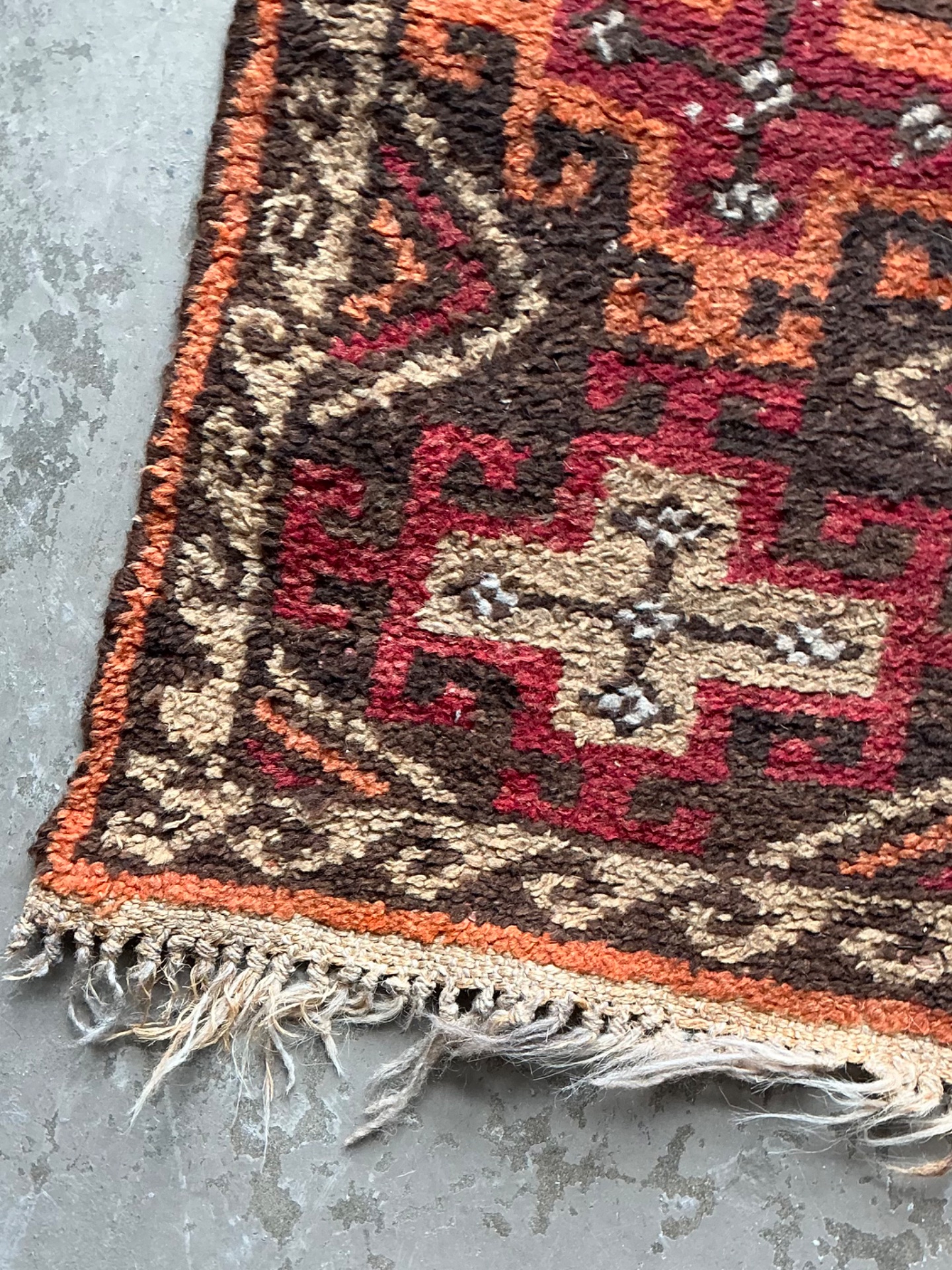 Vintage Hand-Knotted Geometric Wool Rug - Top view