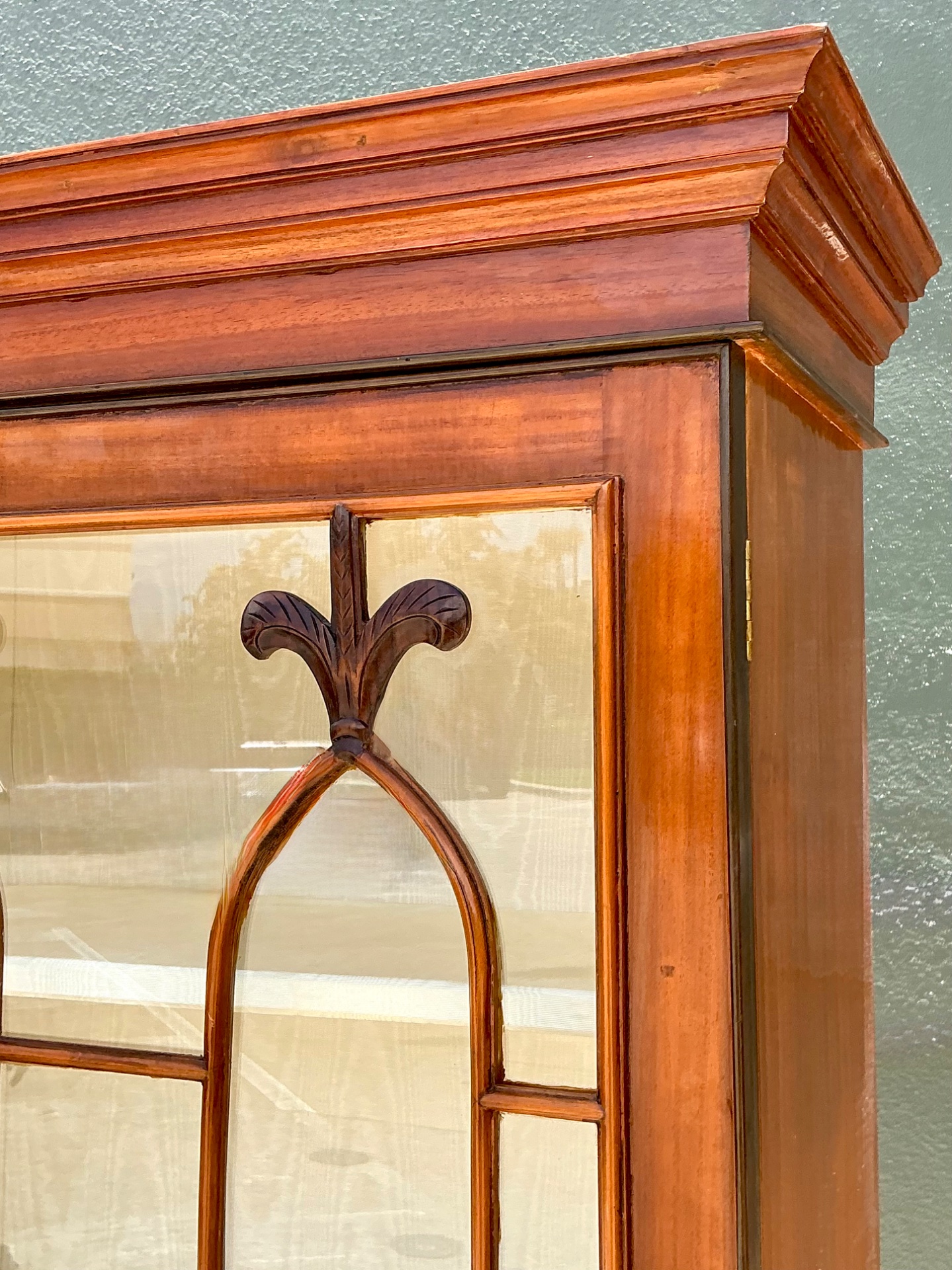 Vintage Mahogany Glass Display Cabinet - Detail view