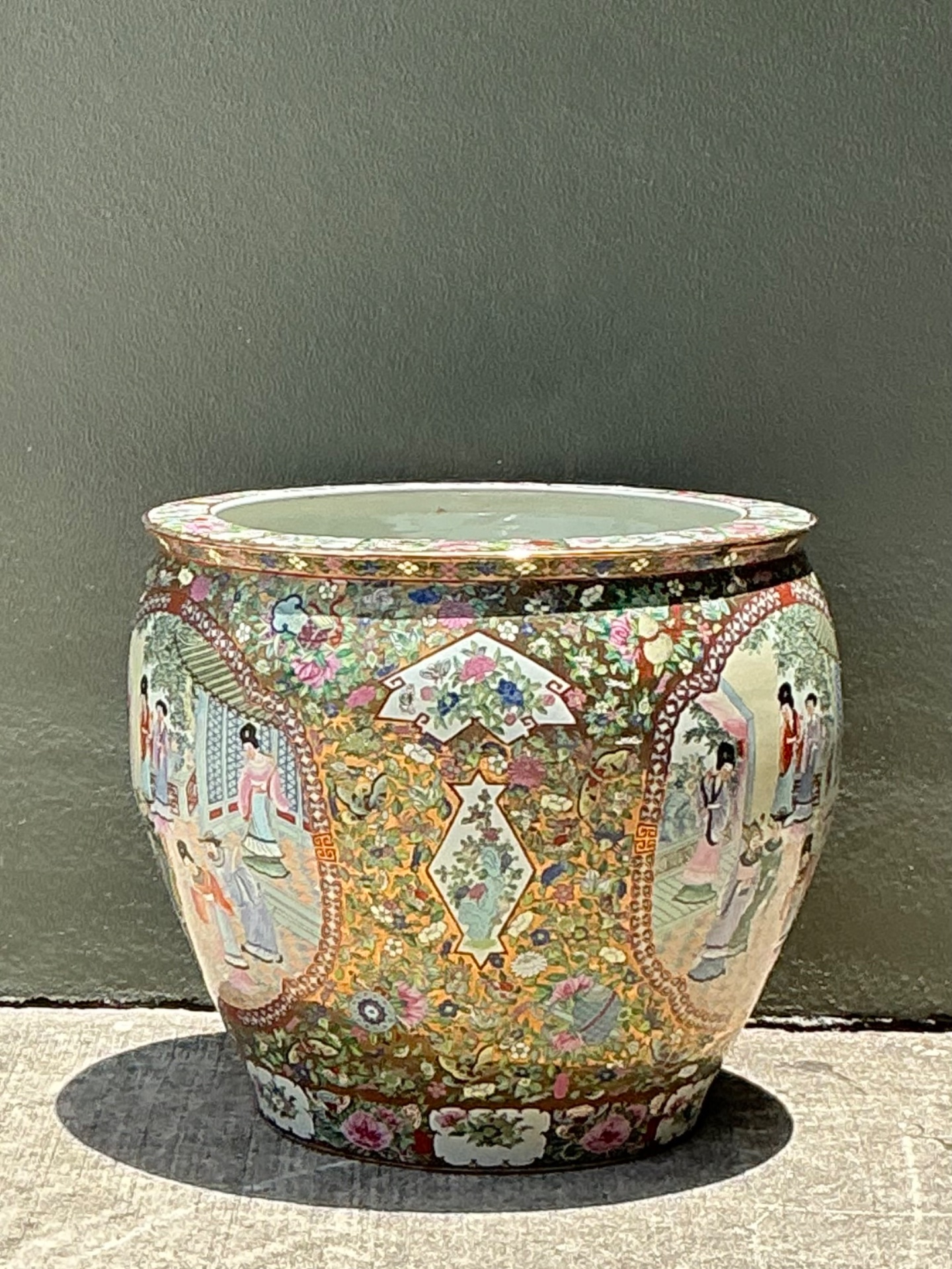 Vintage Chinese Rose Famile Large Planter - Detail view