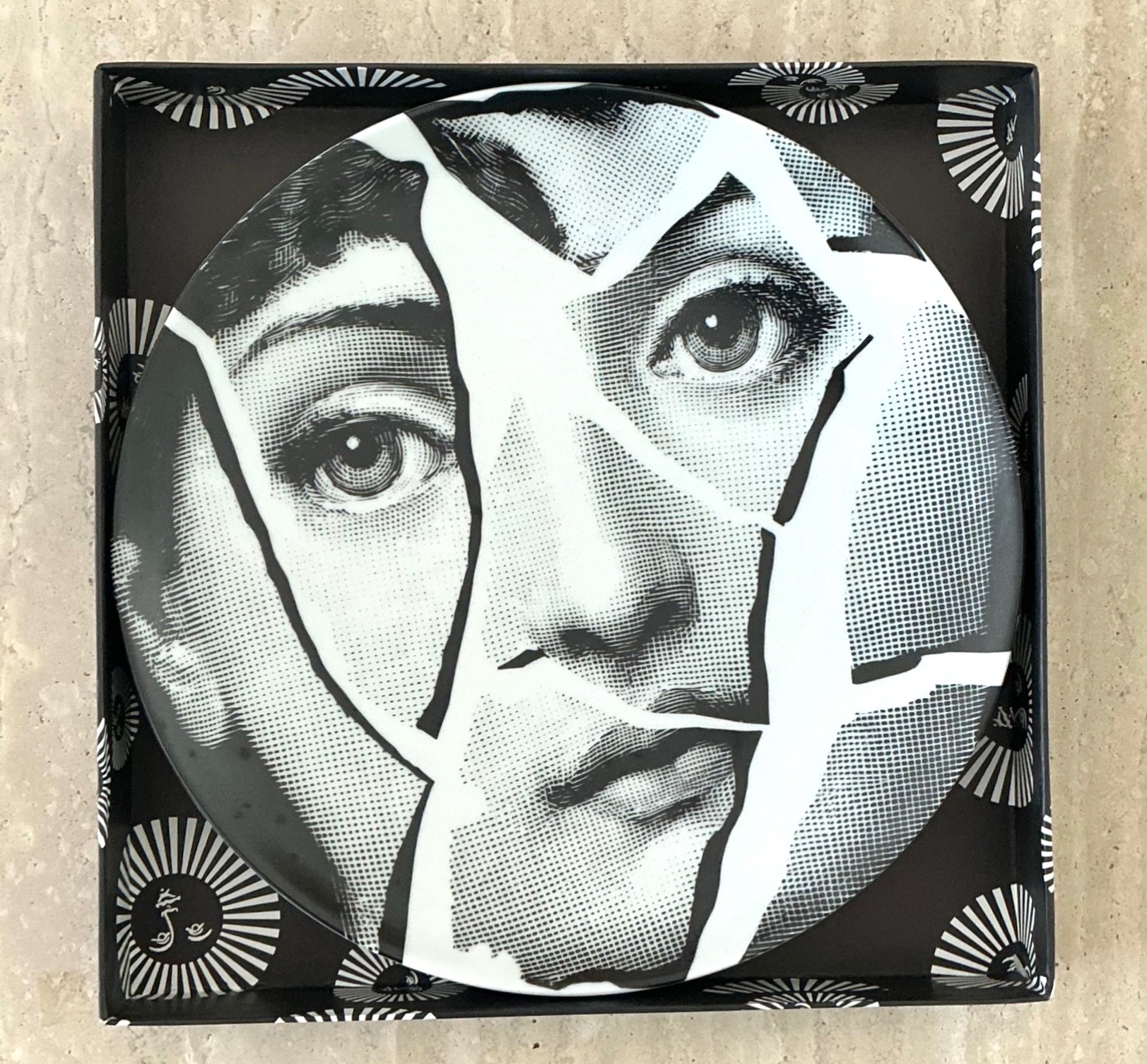 Vintage Fornasetti Tema e Variazioni Plate - Side view