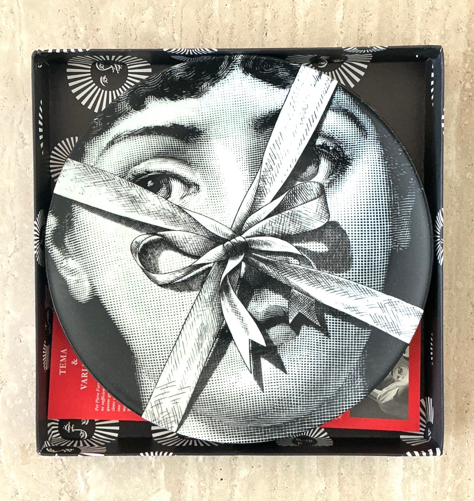 Vintage Fornasetti Tema e Variazioni Plate - Back view