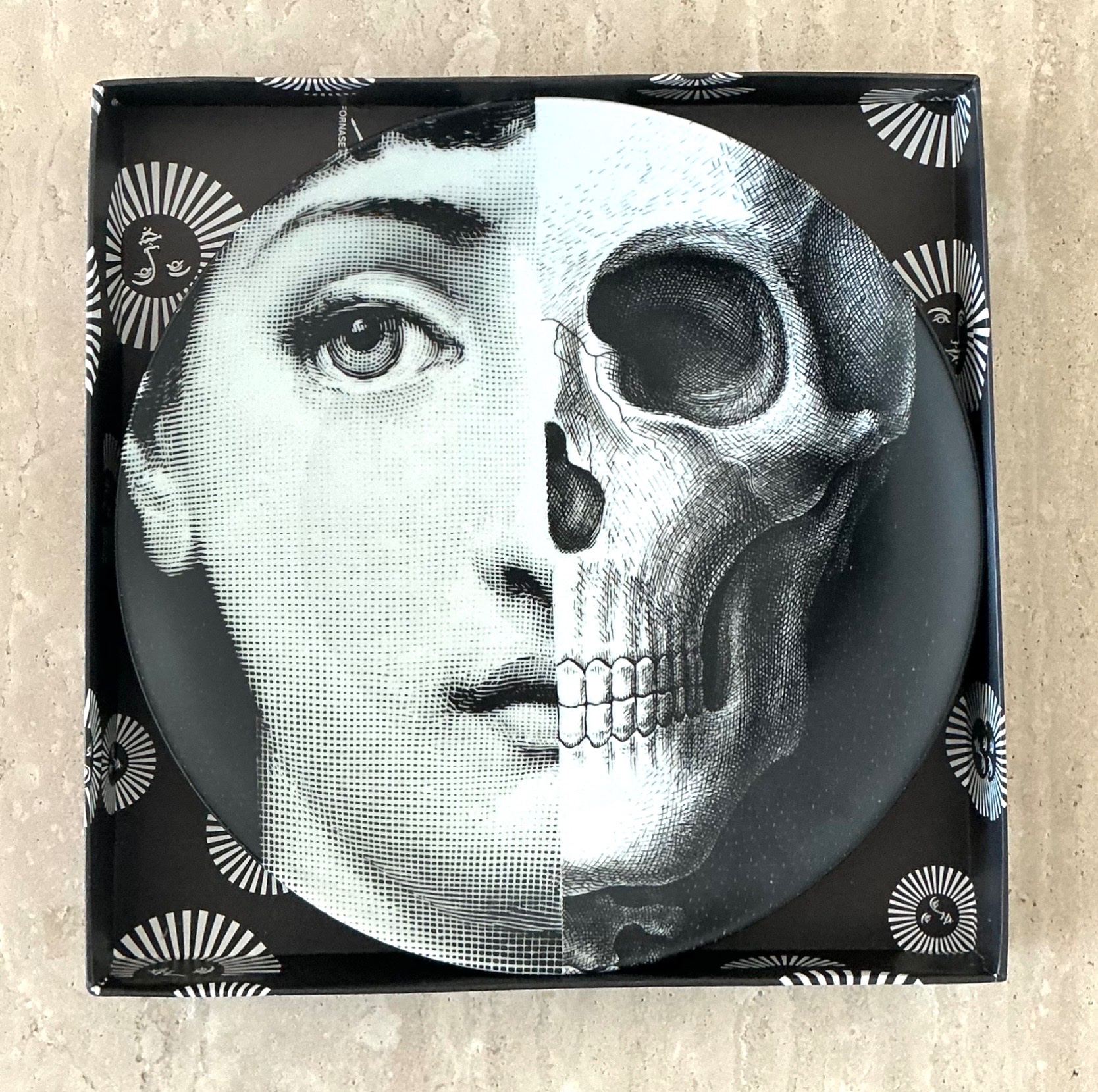 Vintage Fornasetti Tema e Variazioni Plate - Back view